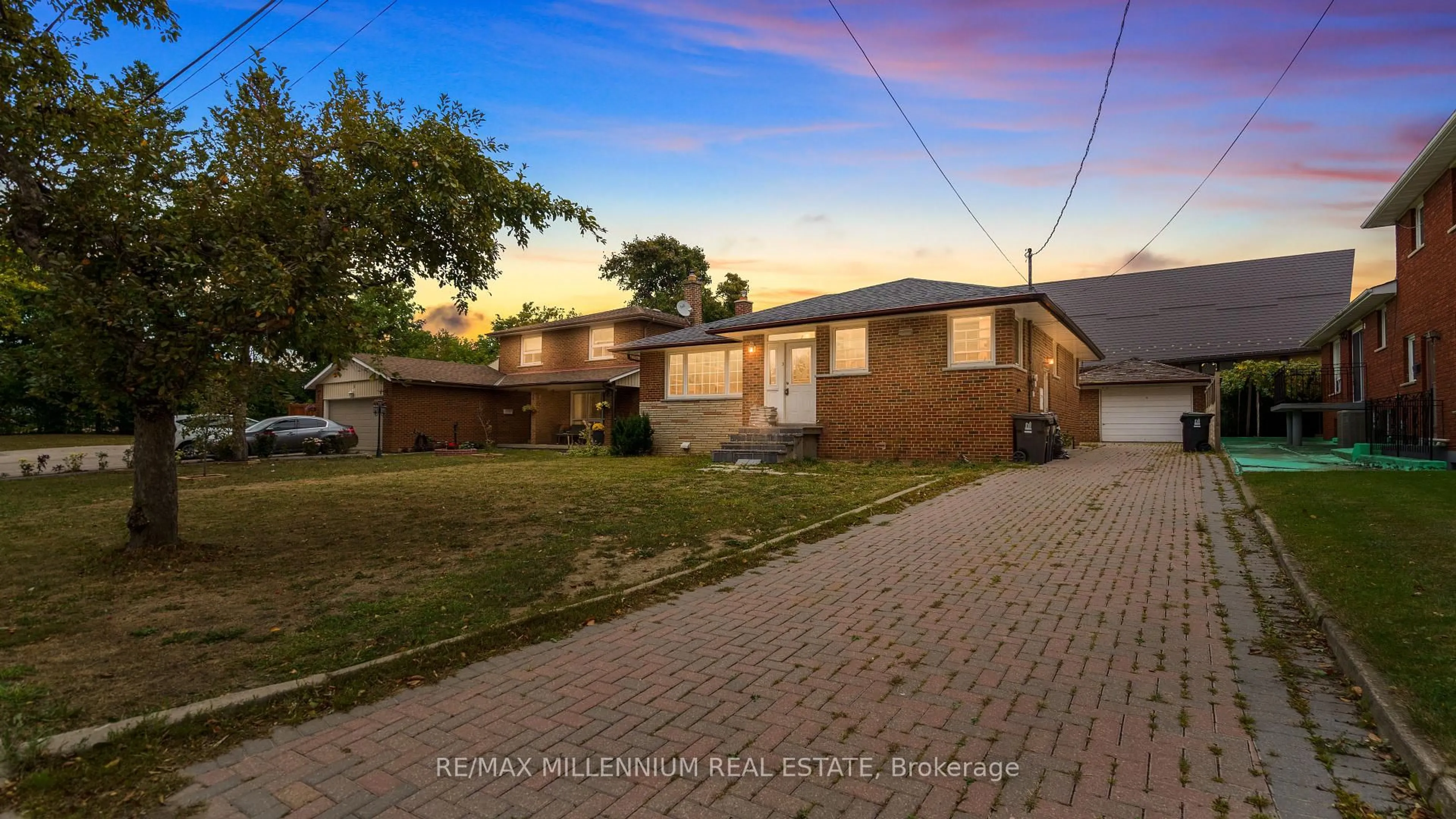 A pic from outside/outdoor area/front of a property/back of a property/a pic from drone, street for 3 Jasmine Rd, Toronto Ontario M9M 2P8