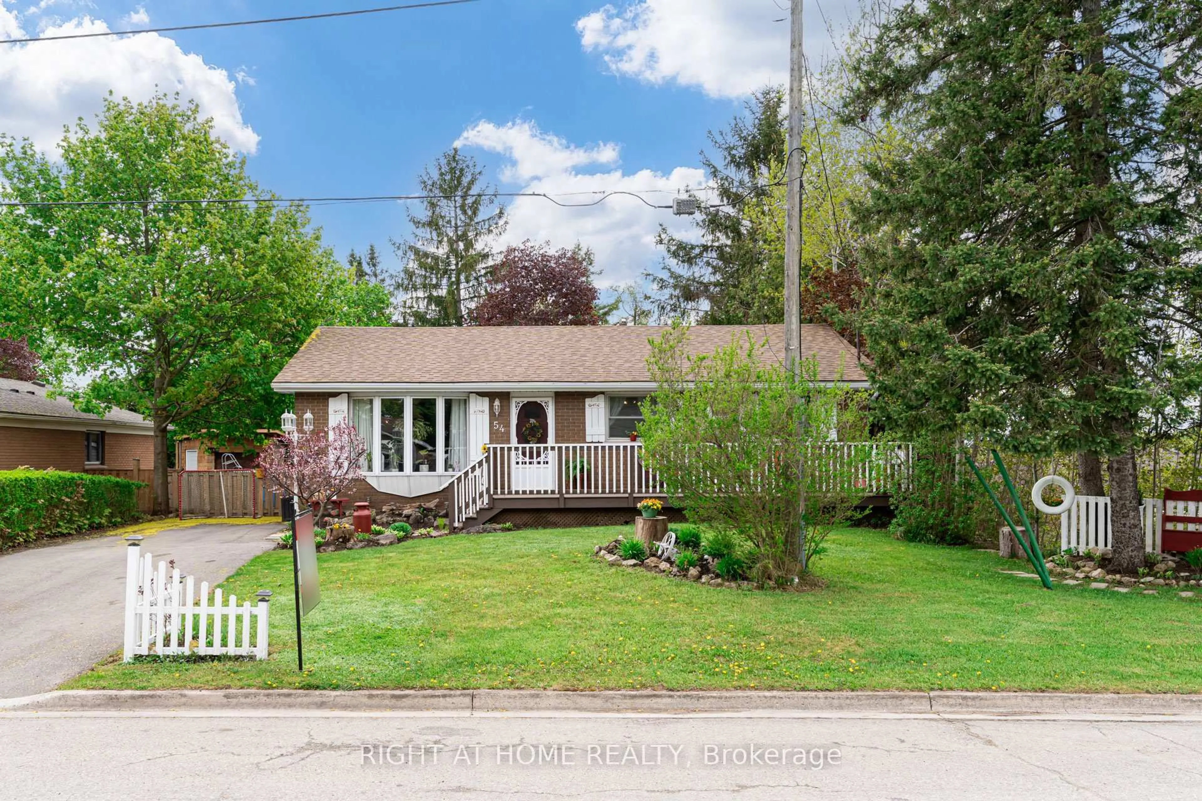 A pic from outside/outdoor area/front of a property/back of a property/a pic from drone, street for 54 Cook St, Halton Hills Ontario L7J 1Z4
