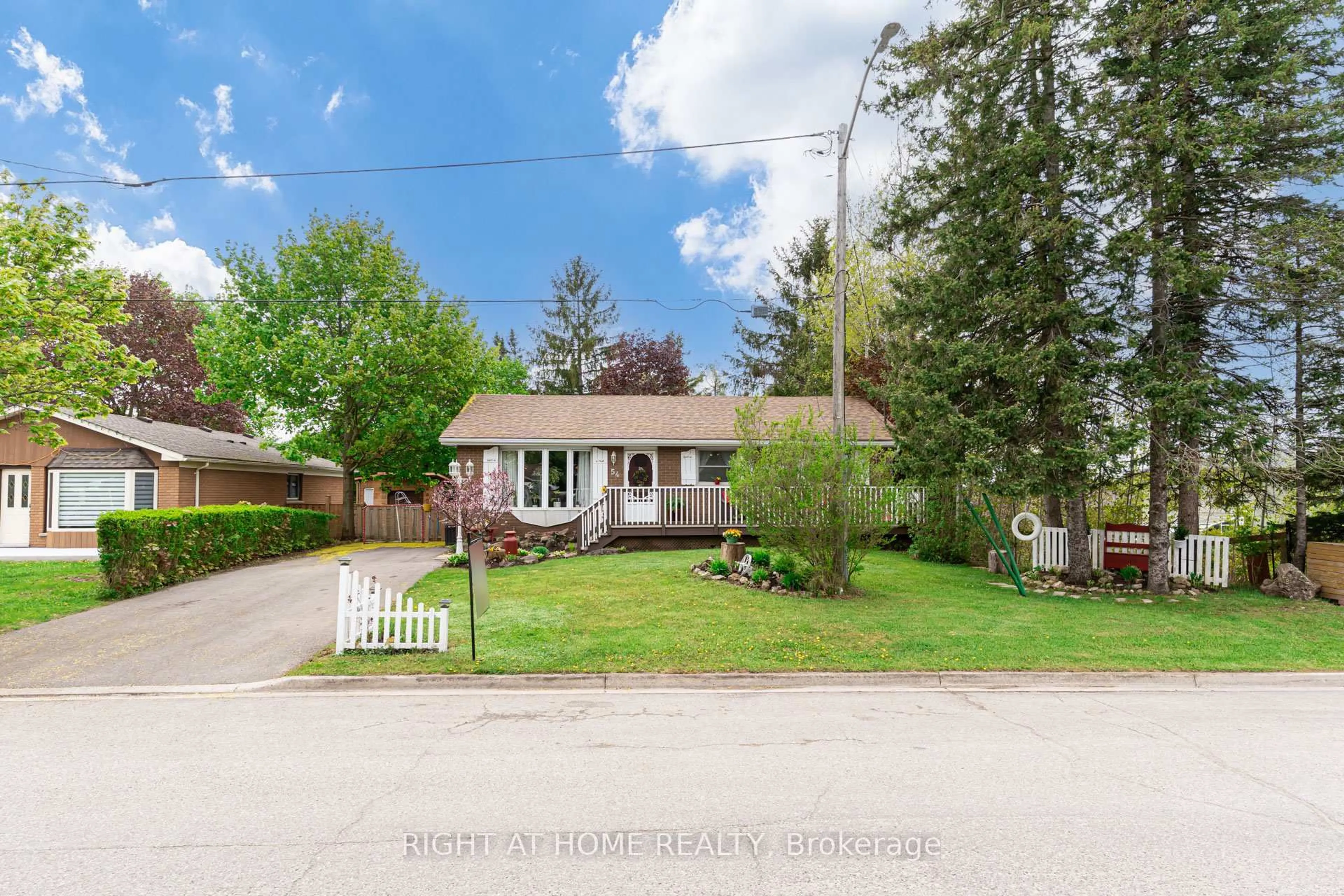 A pic from outside/outdoor area/front of a property/back of a property/a pic from drone, street for 54 Cook St, Halton Hills Ontario L7J 1Z4