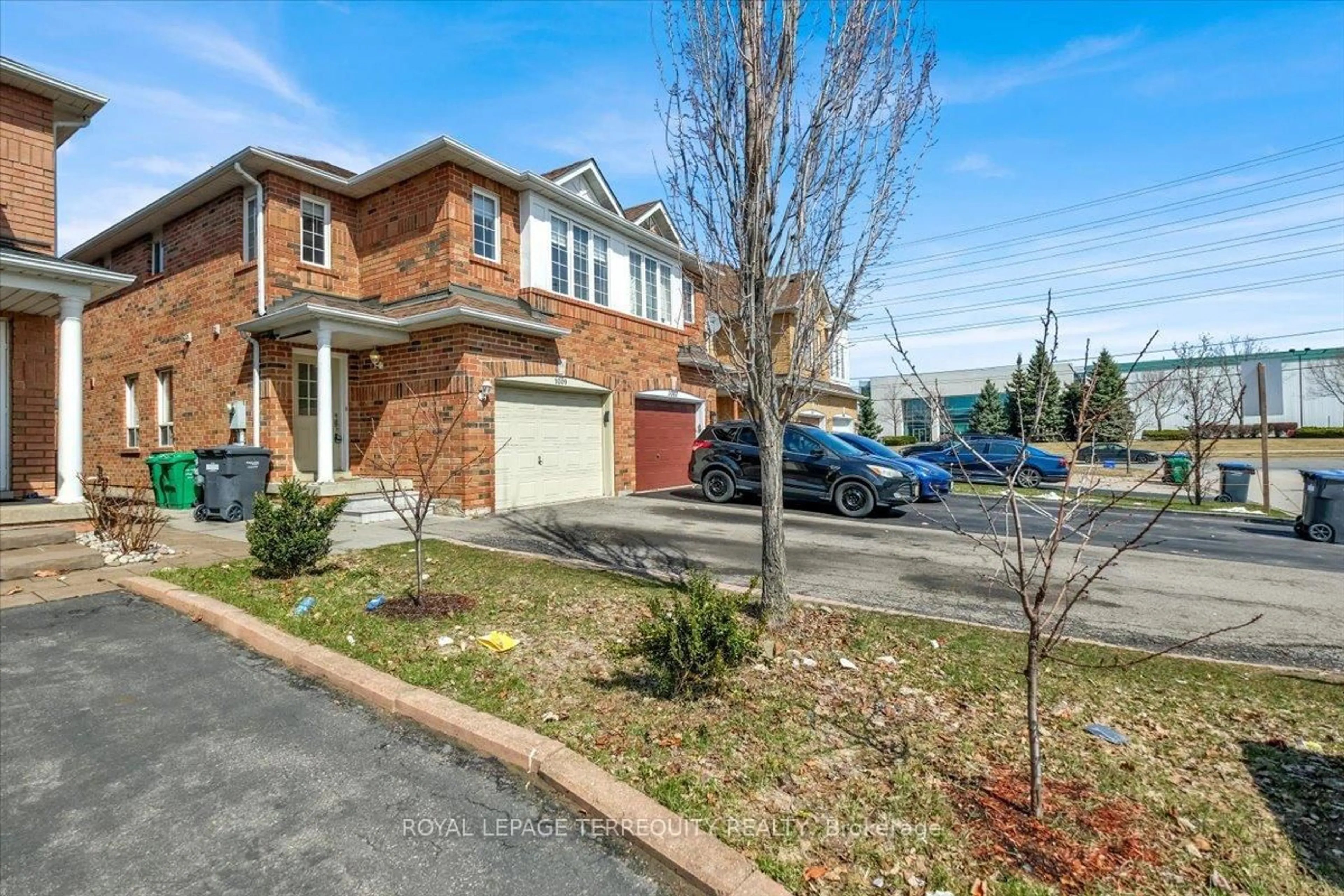 A pic from outside/outdoor area/front of a property/back of a property/a pic from drone, street for 1009 Windbrook Grve, Mississauga Ontario L5V 2N7