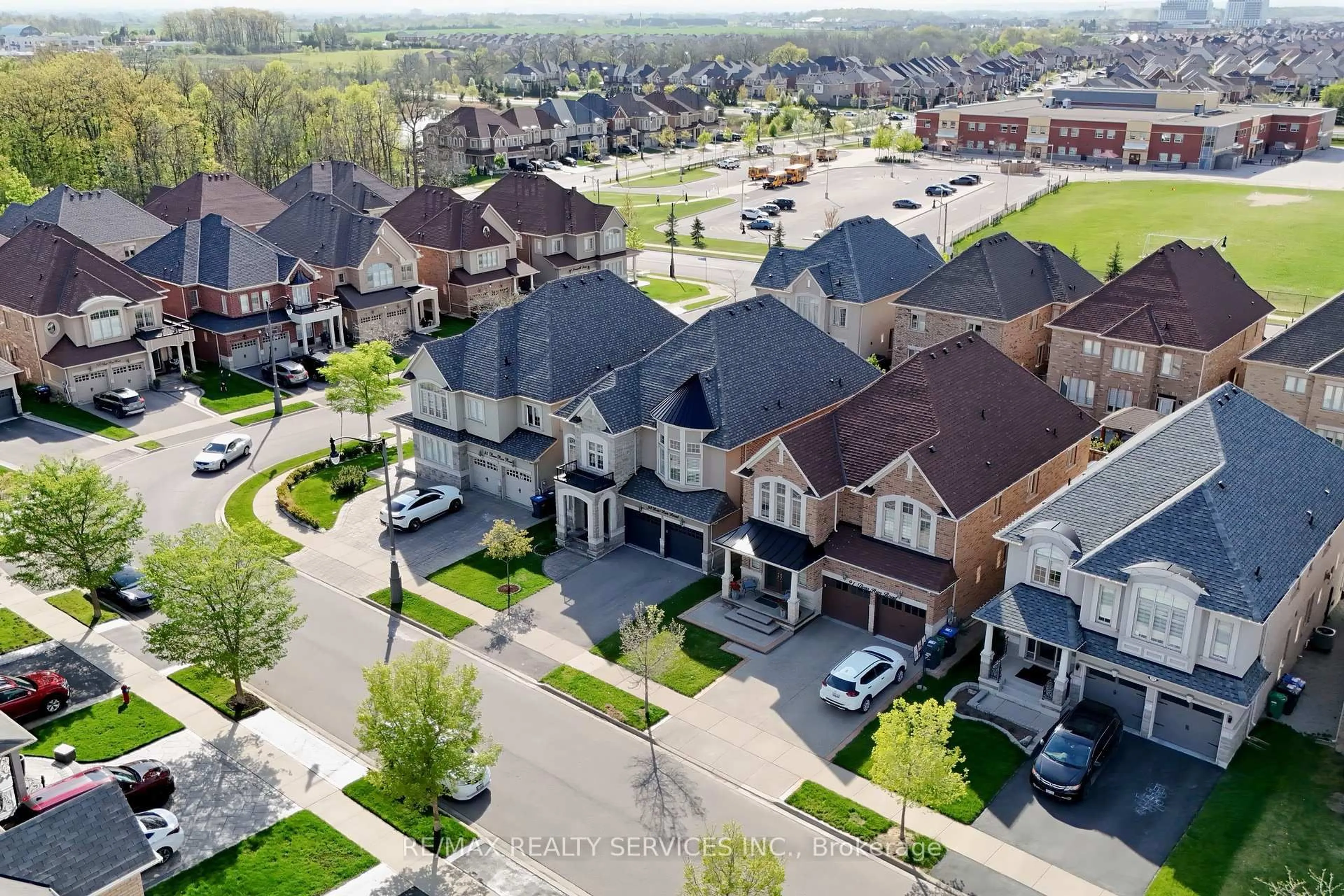 A pic from outside/outdoor area/front of a property/back of a property/a pic from drone, street for 93 Bear Run Rd, Brampton Ontario L6X 2Z9