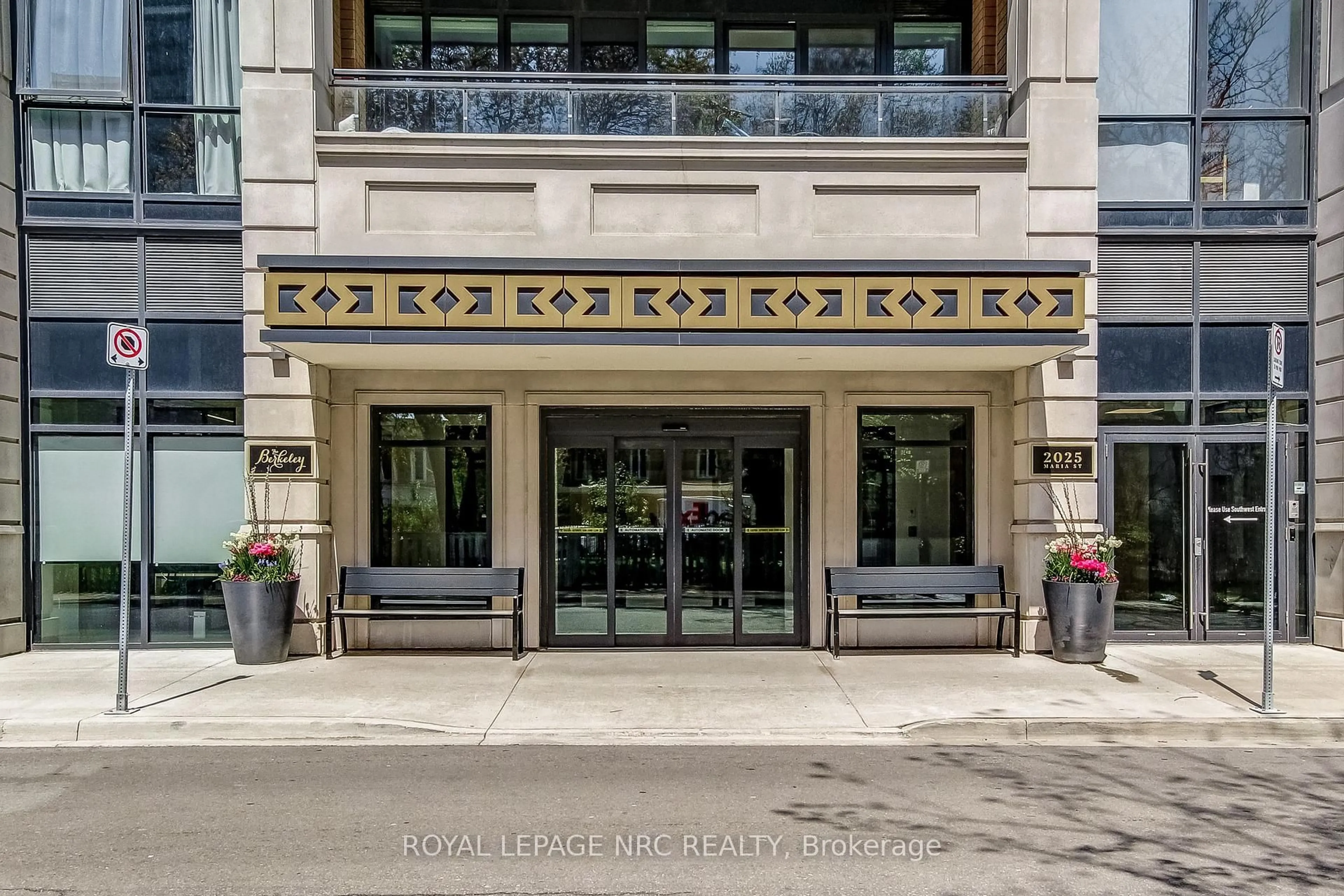 Indoor foyer for 2025 Maria St #604, Burlington Ontario L7R 0E9