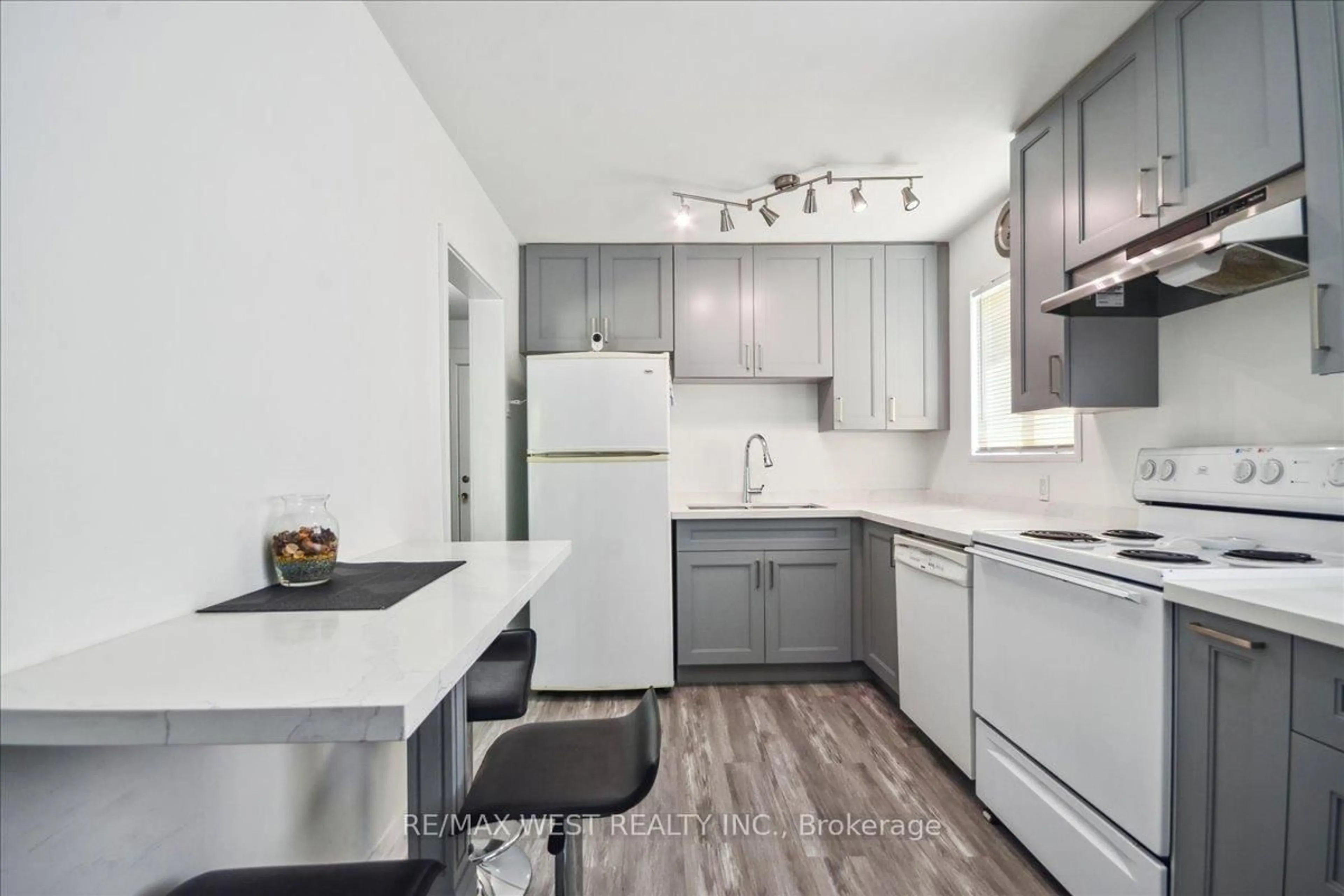 Standard kitchen, unknown for 1 Huntsmoor Rd, Toronto Ontario M9W 3R4