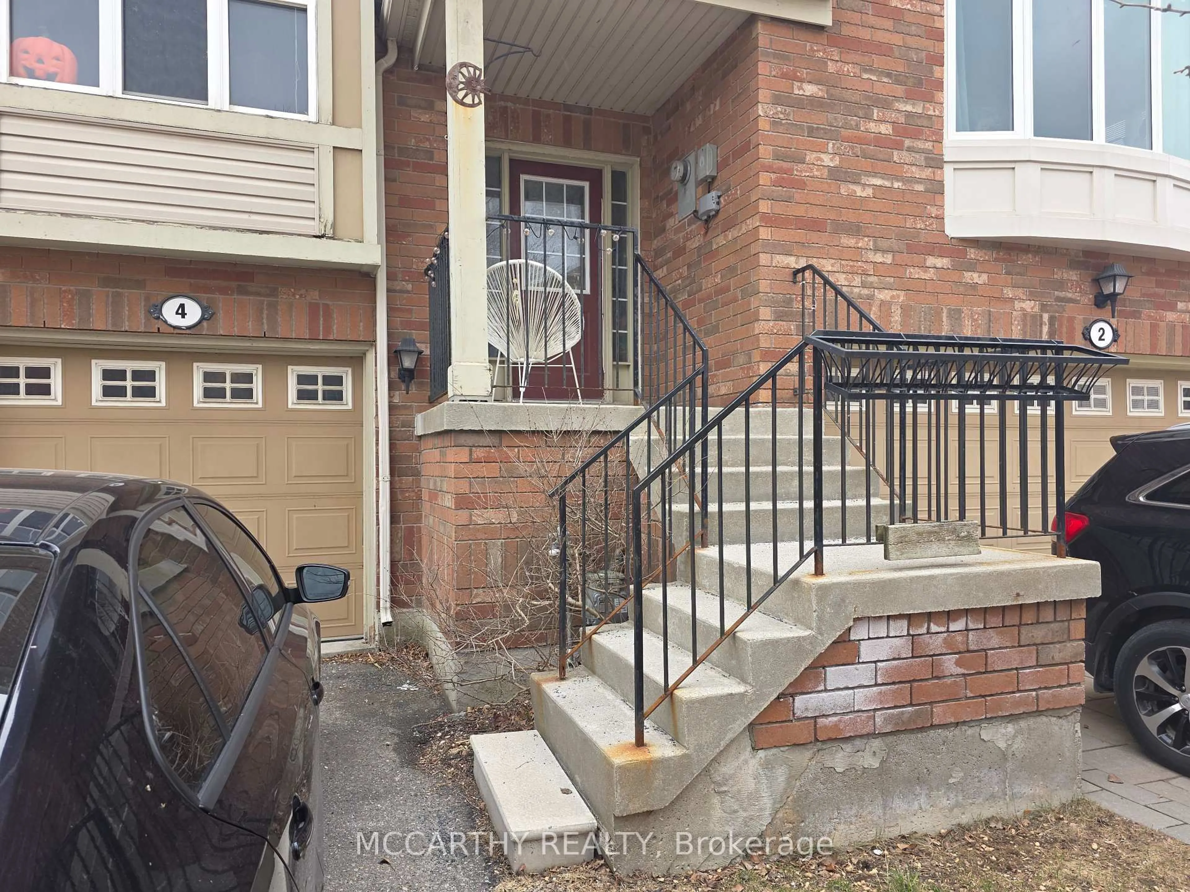 Indoor entryway for 4 Seed House Lane, Halton Hills Ontario L7G 6K3