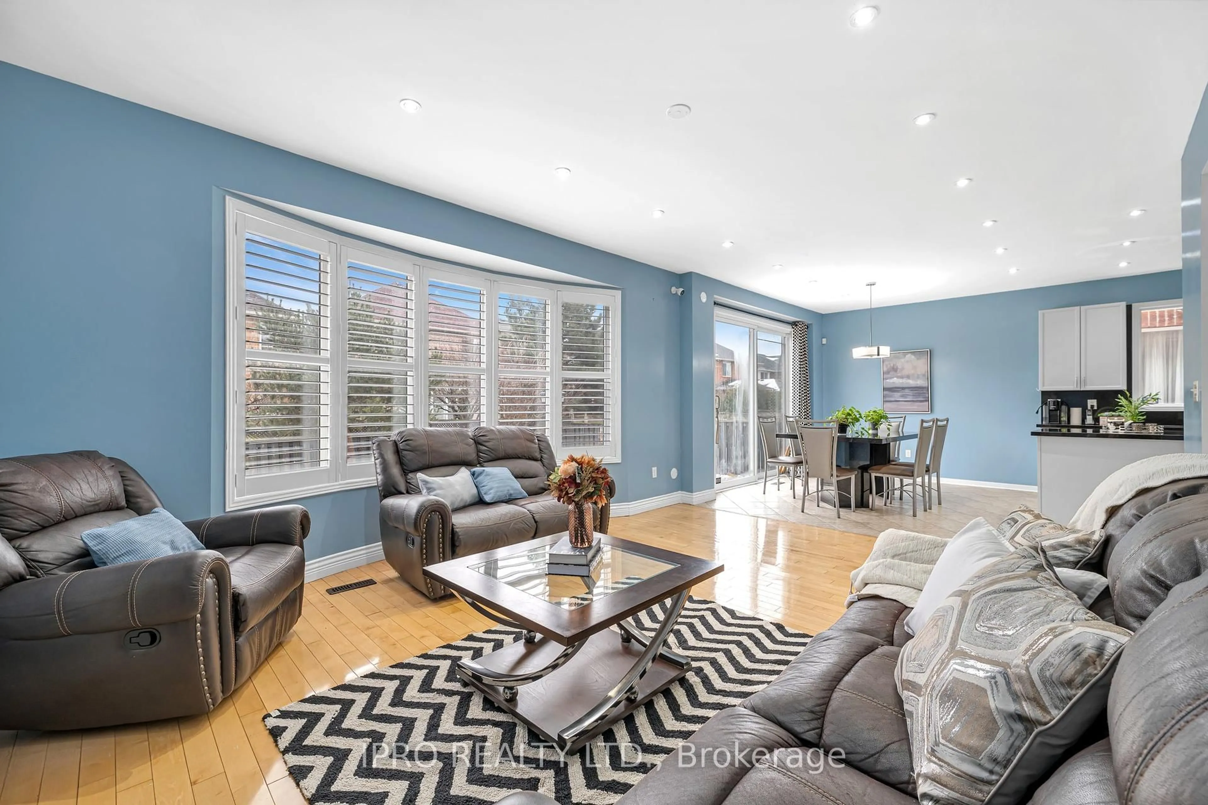Living room with furniture, unknown for 3860 Henrietta Way, Mississauga Ontario L5M 7Y4