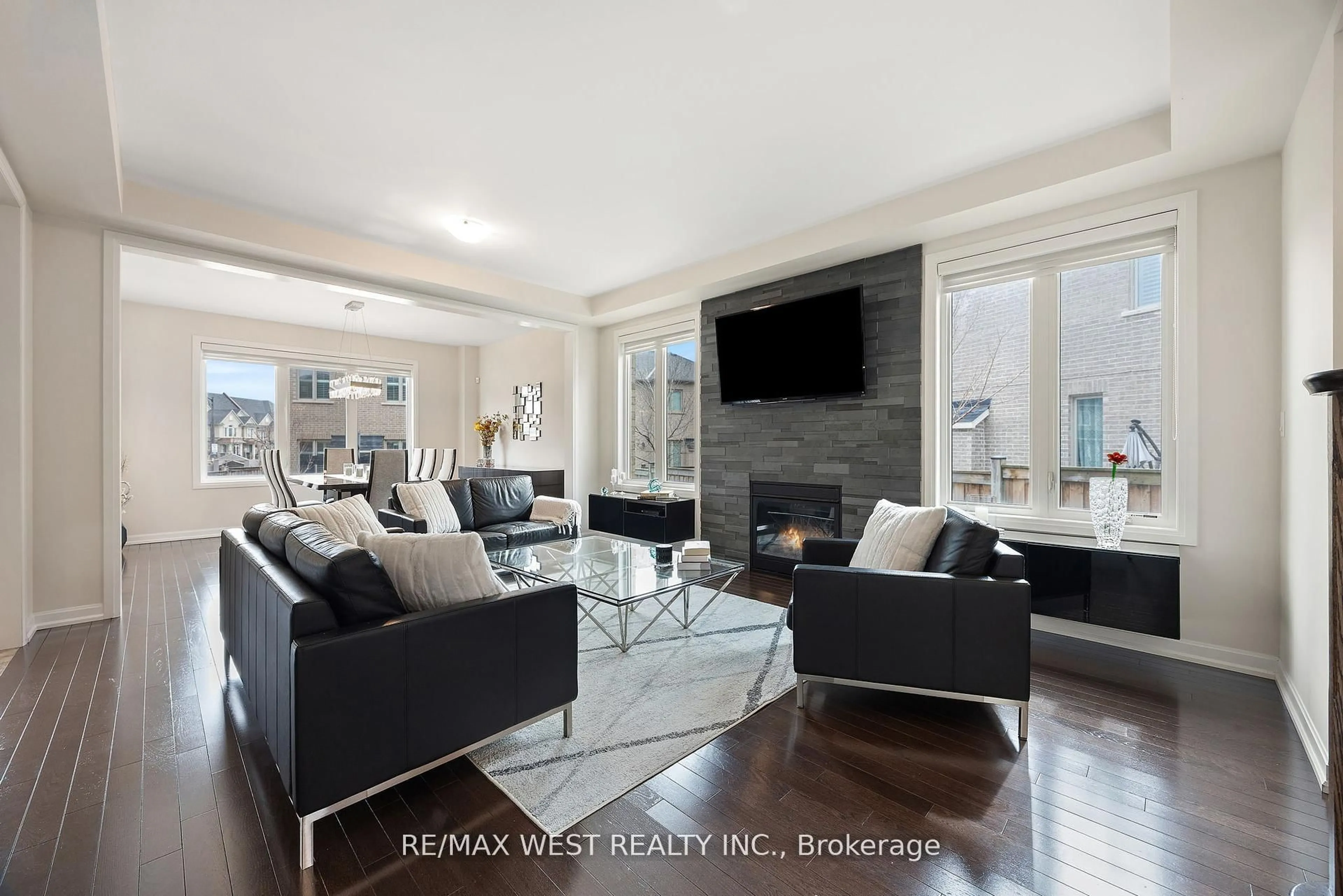 Living room with furniture, unknown for 109 Masterman Cres, Oakville Ontario L6M 0W9