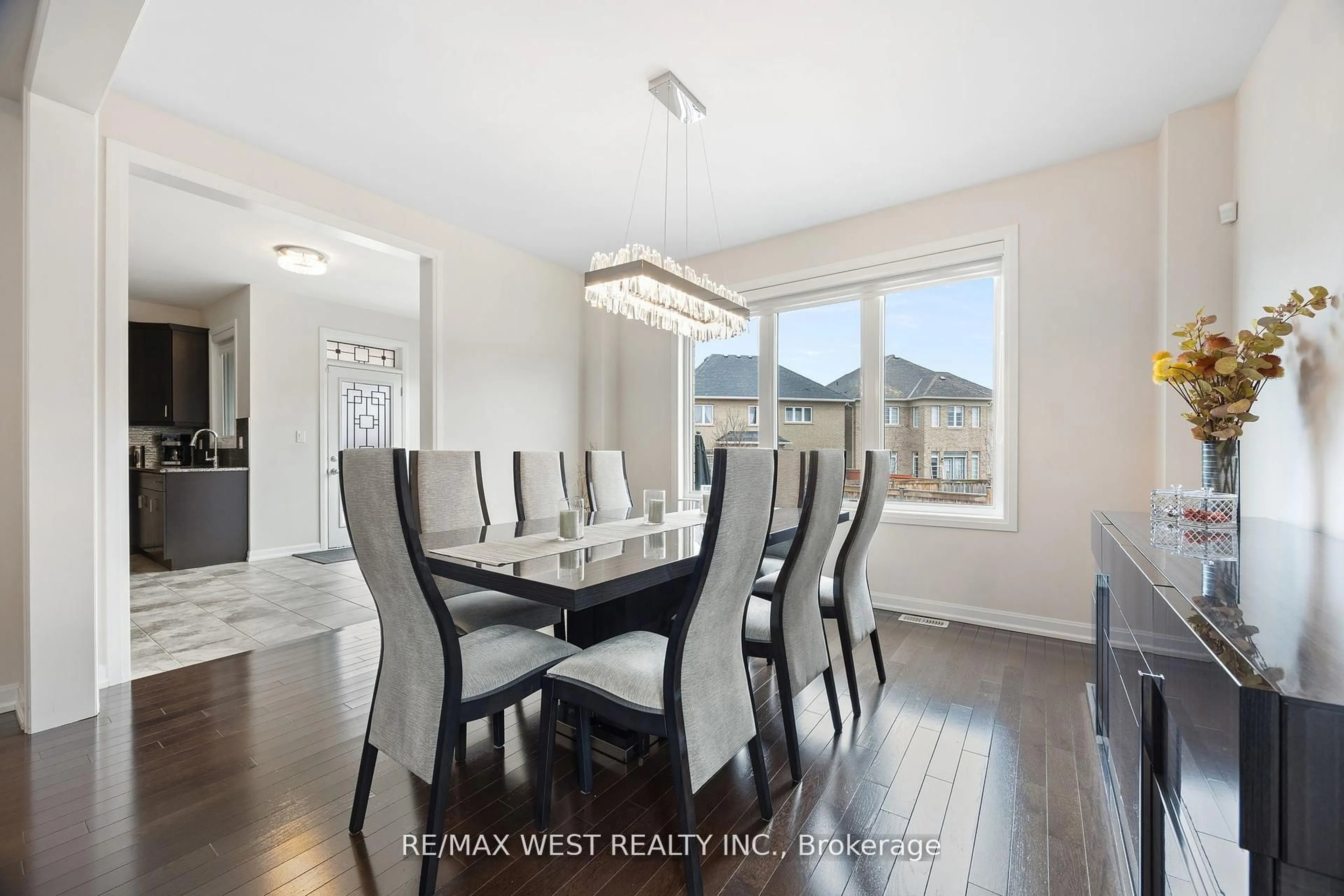 Dining room, wood/laminate floor for 109 Masterman Cres, Oakville Ontario L6M 0W9