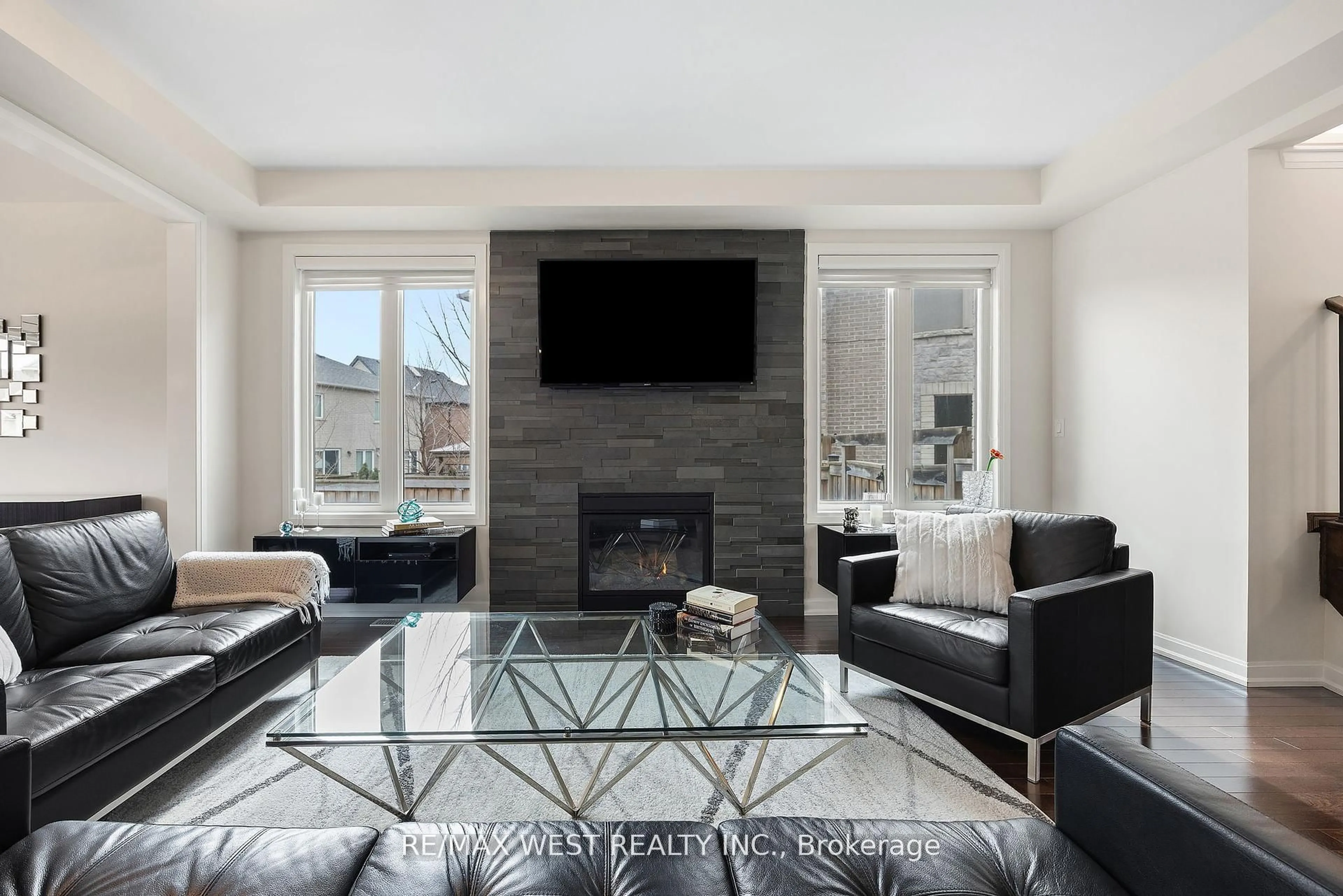 Living room with furniture, unknown for 109 Masterman Cres, Oakville Ontario L6M 0W9