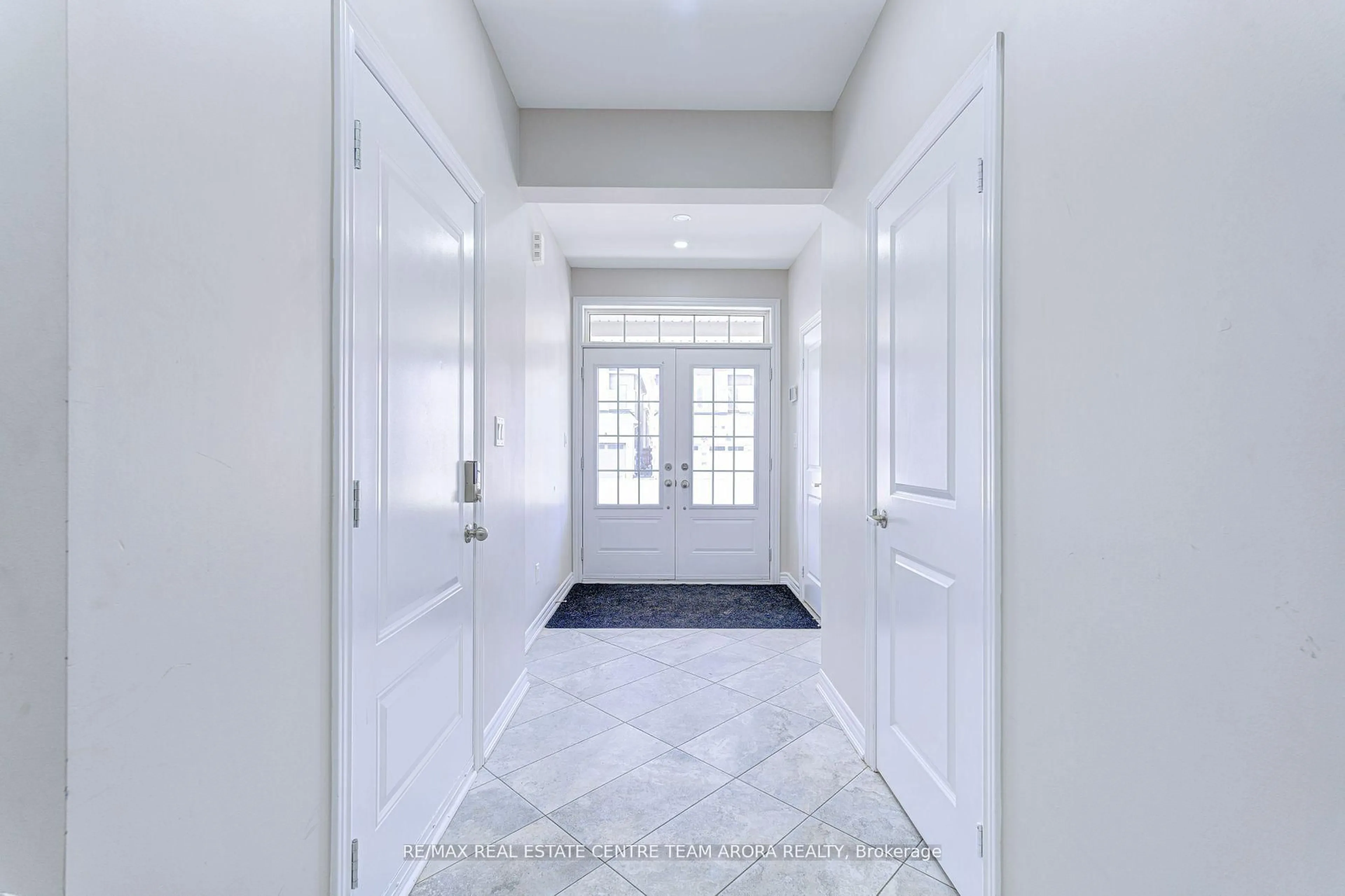 Indoor entryway for 25 Thornvalley Terr, Caledon Ontario L7C 4H9