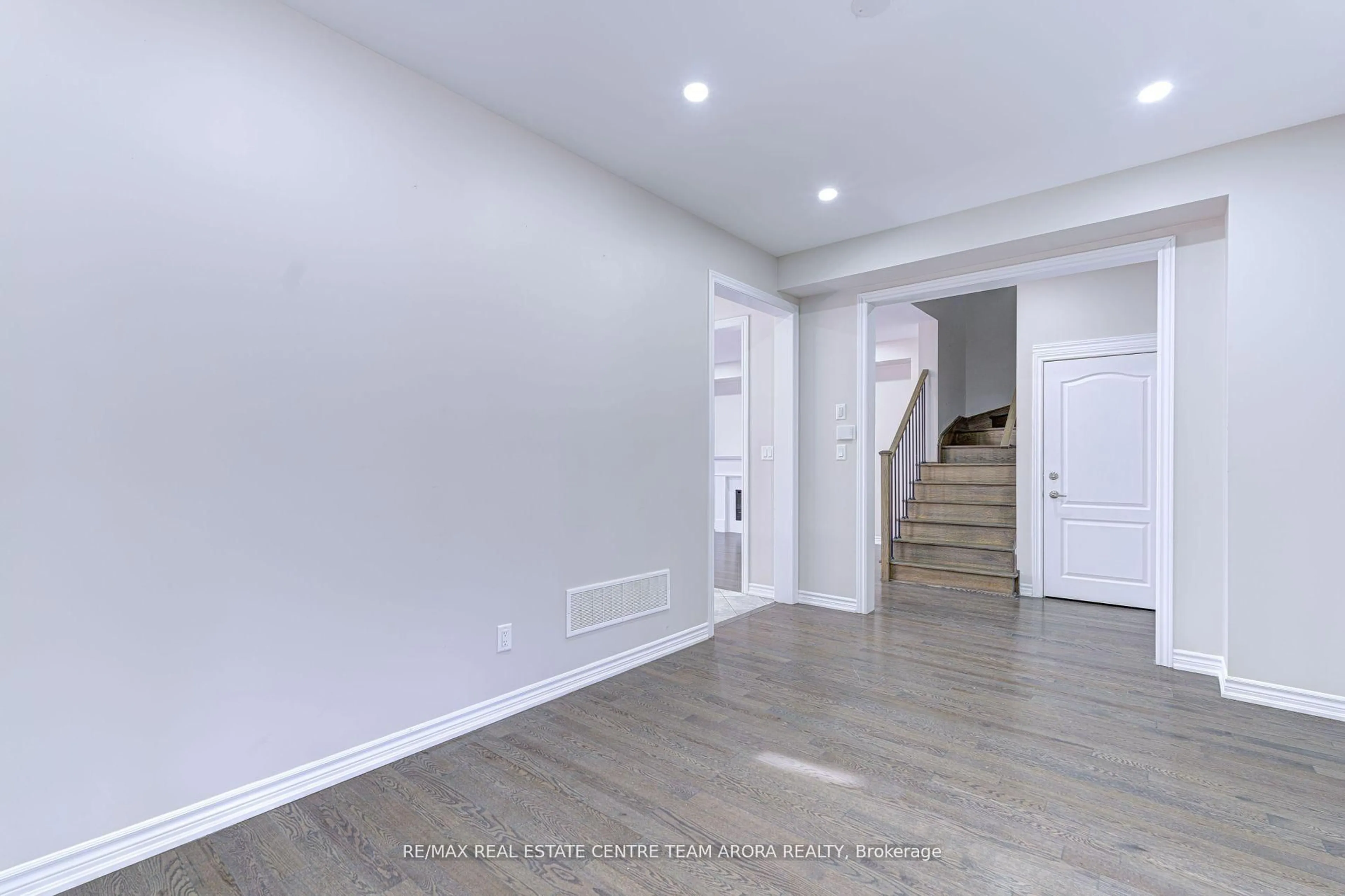 Indoor entryway for 25 Thornvalley Terr, Caledon Ontario L7C 4H9