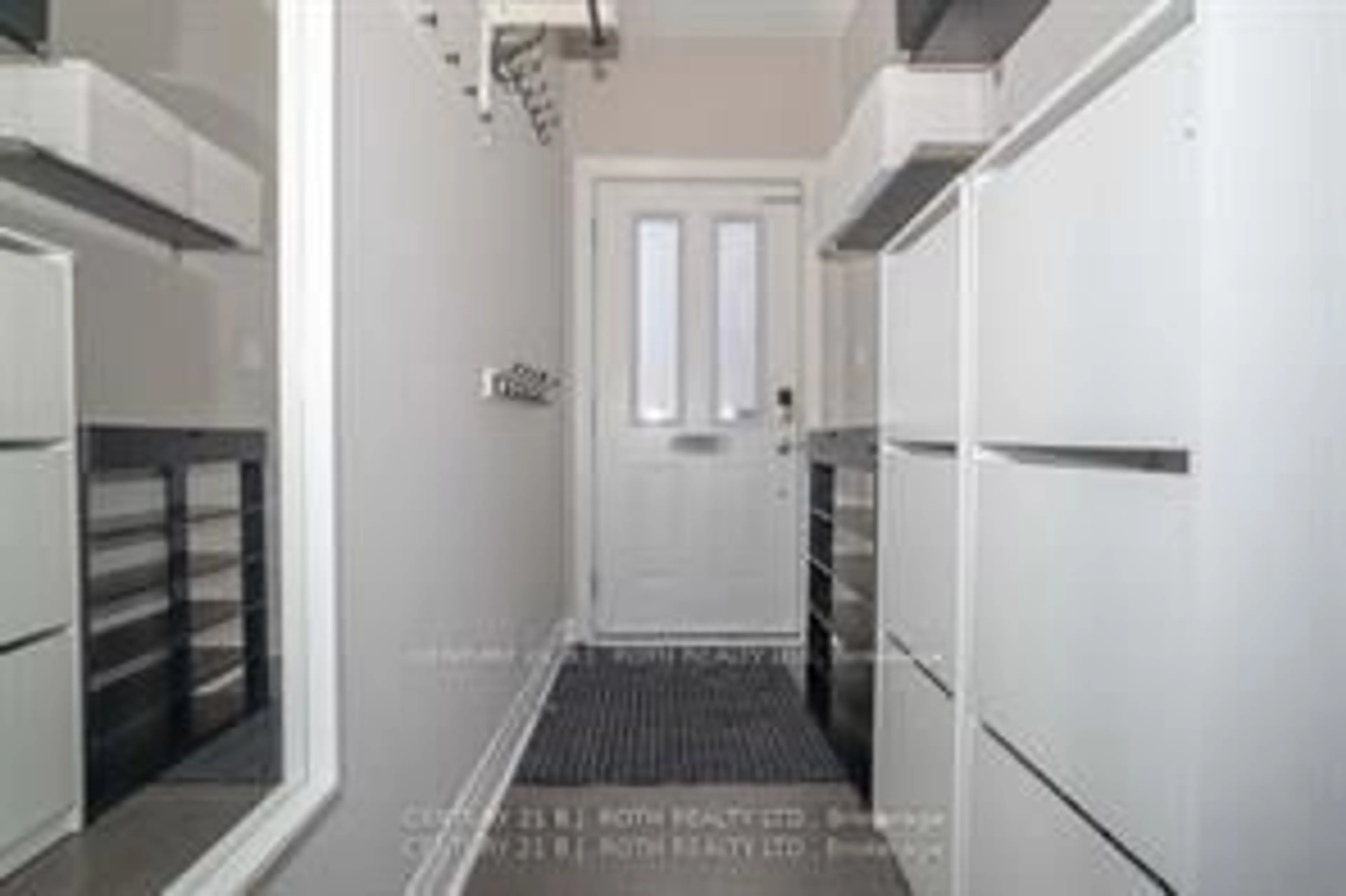 Standard kitchen, unknown for 1812 Burnhamthorpe Rd #01, Mississauga Ontario L4X 0A3