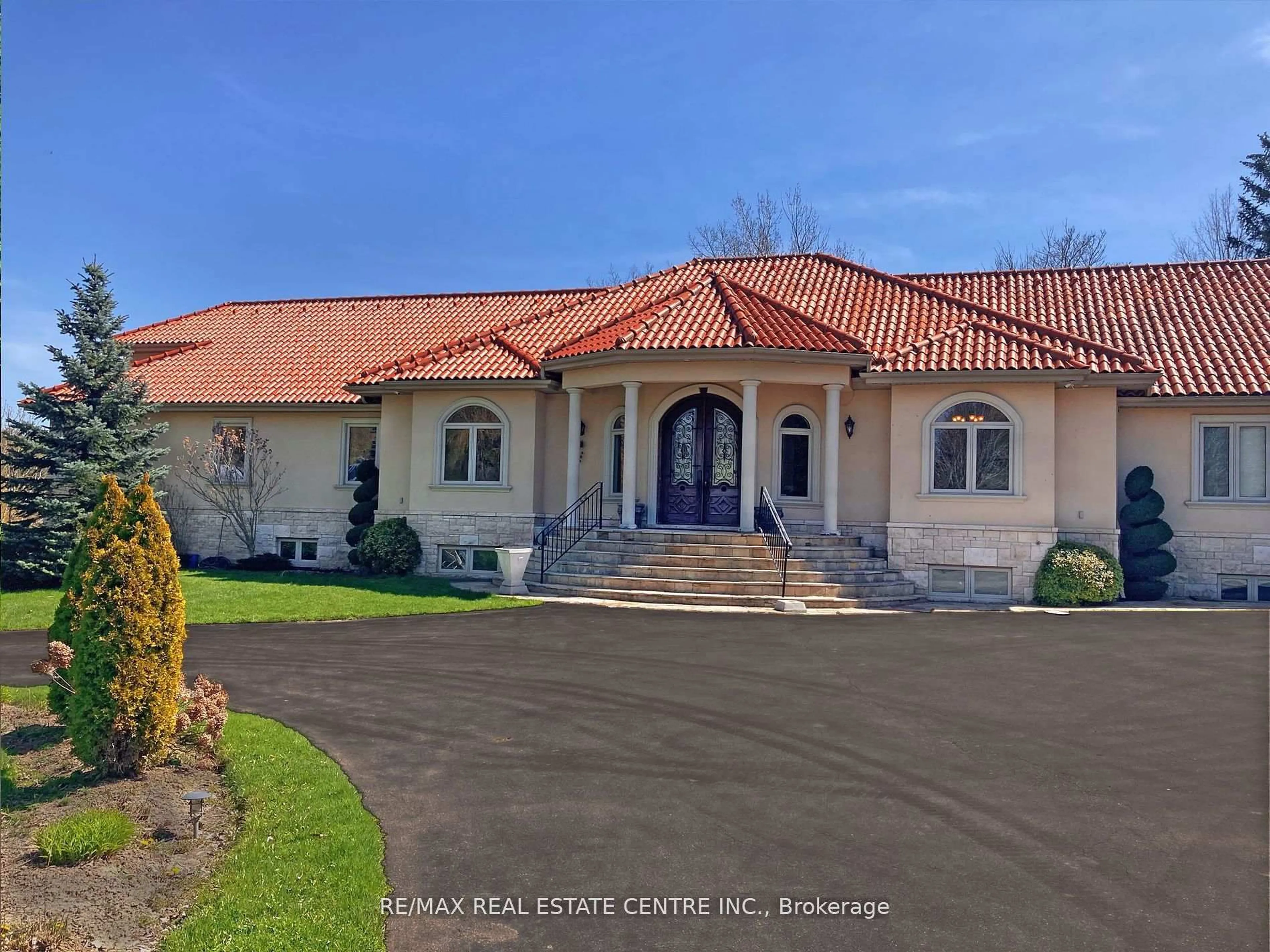 A pic from outside/outdoor area/front of a property/back of a property/a pic from drone, street for 16282 27 Side Rd, Halton Hills Ontario L0P 1N0