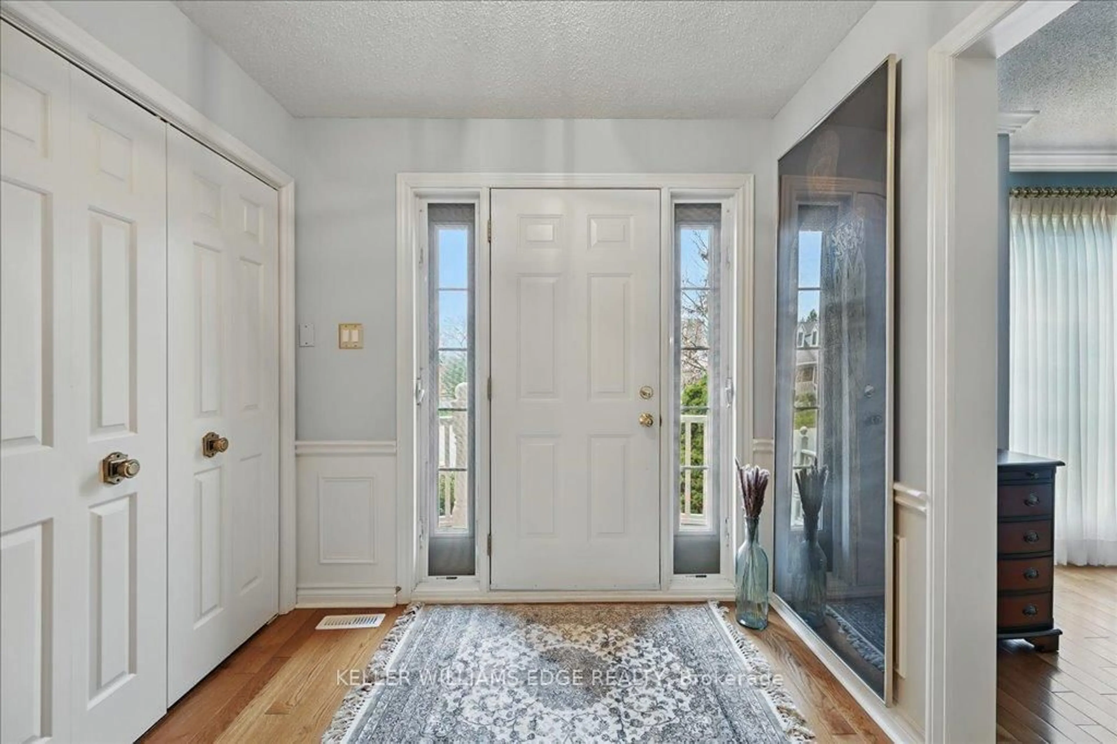 Indoor entryway for 2025 Foster Crt, Burlington Ontario L7P 4P4
