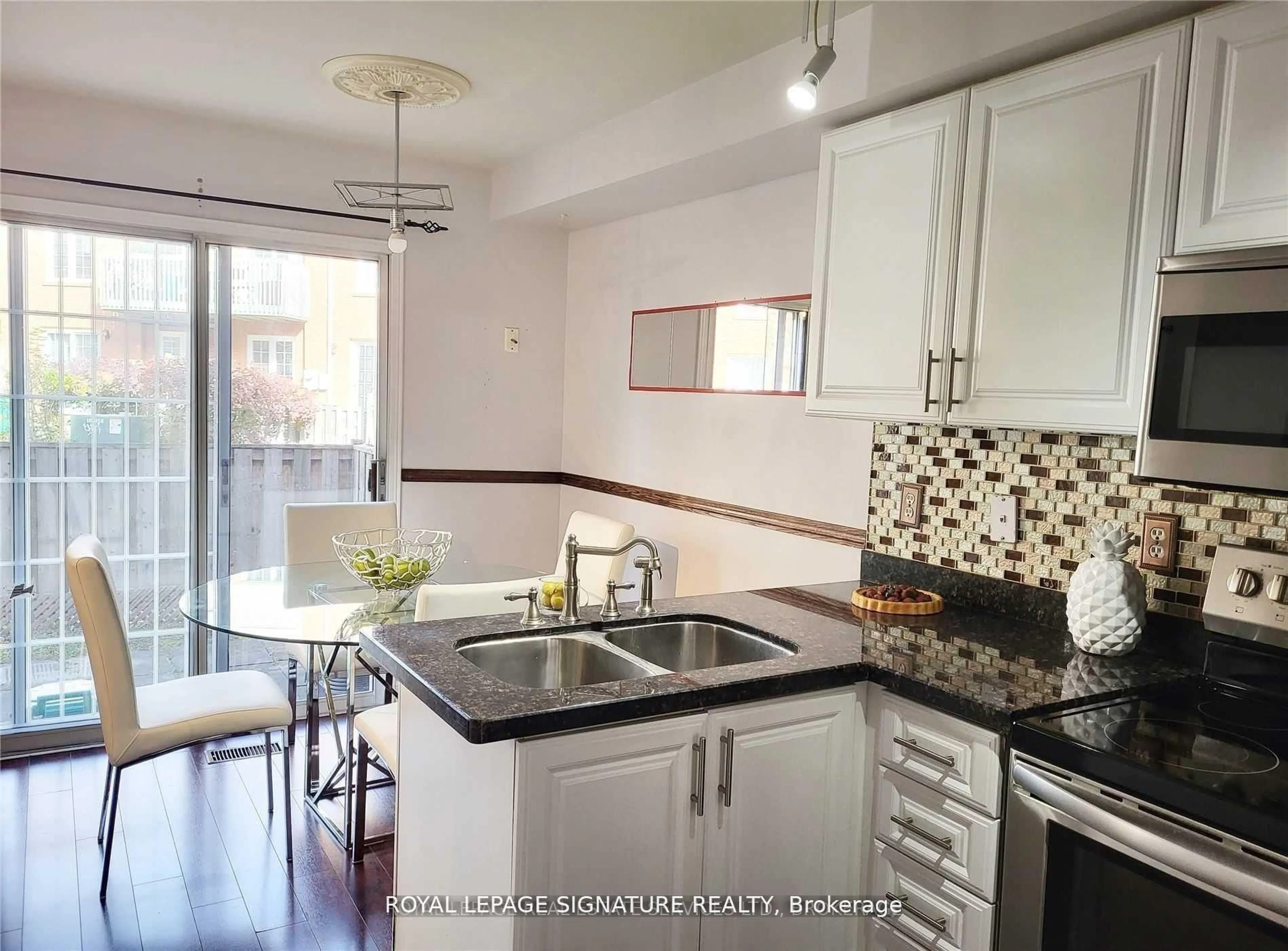 Standard kitchen, unknown for 6950 Tenth Line #29, Mississauga Ontario L5N 6Y1