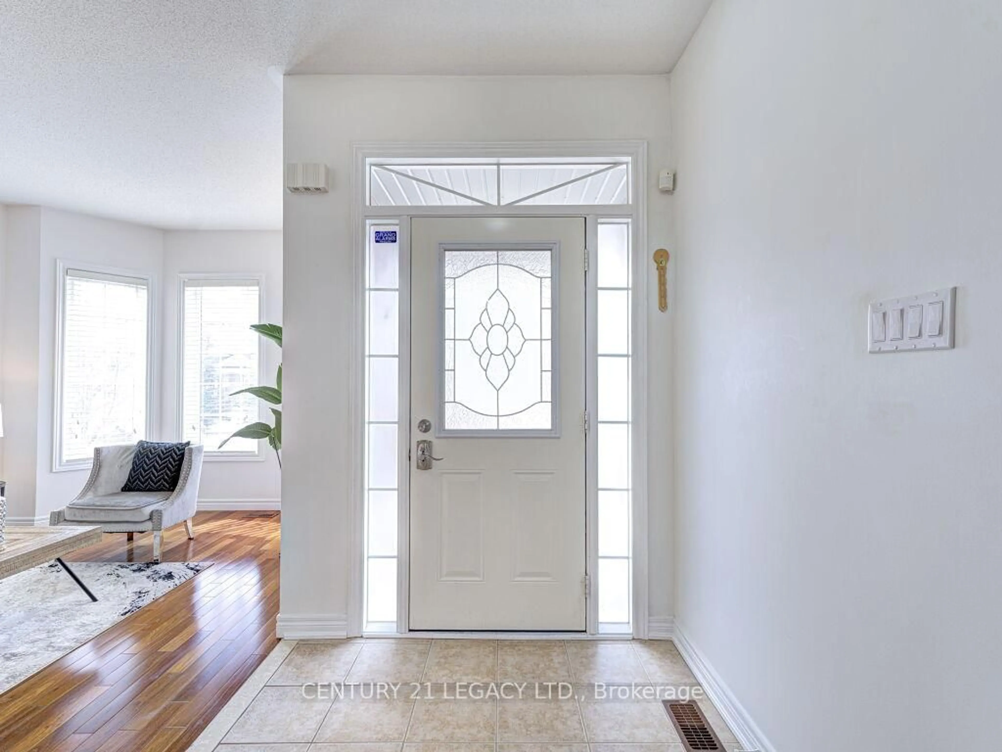 Indoor entryway for 3174 Mission Hill Dr, Mississauga Ontario L5M 0B2