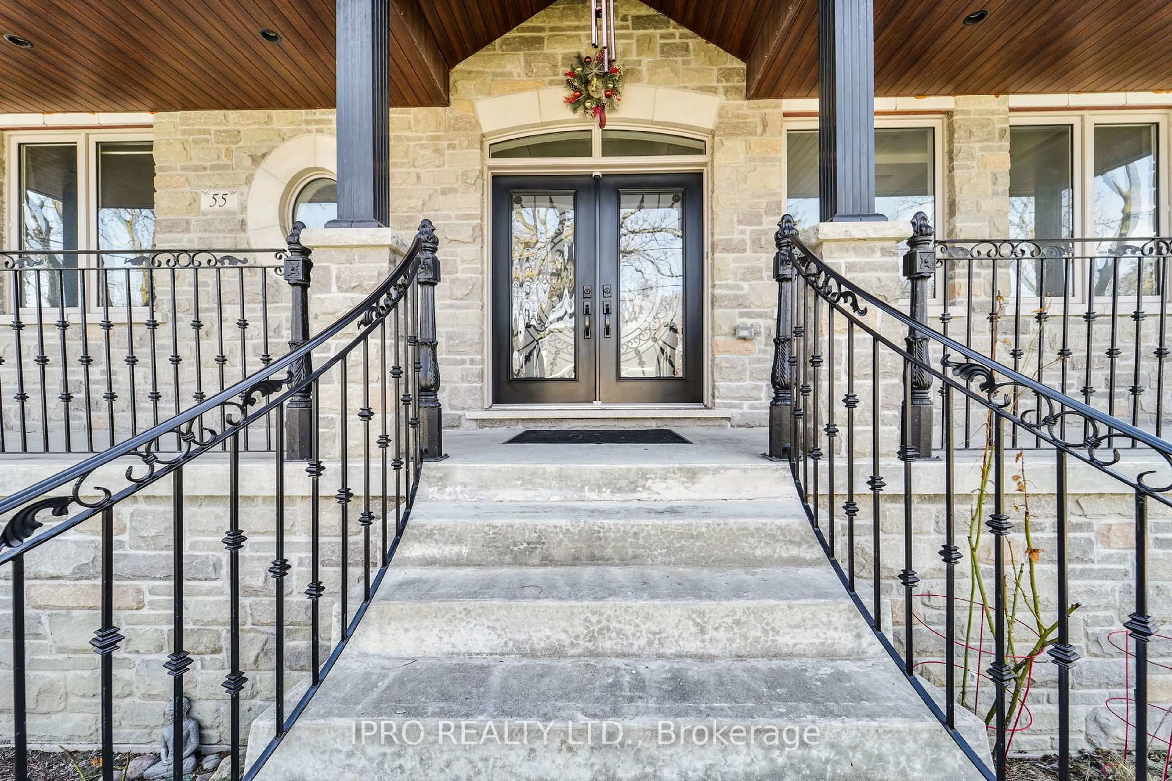 Indoor entryway for 55 Yorkdale Cres, Toronto Ontario M9M 1C2