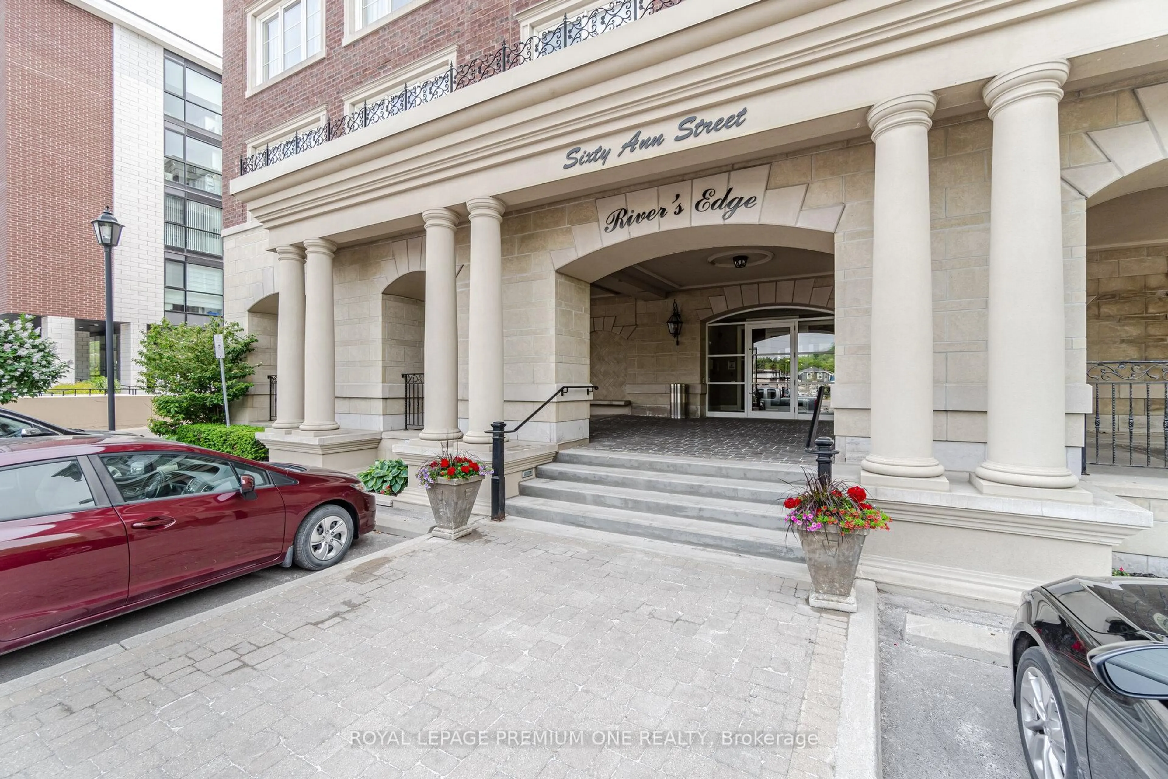 Indoor foyer for 60 Ann St #509, Caledon Ontario L7E 4G5