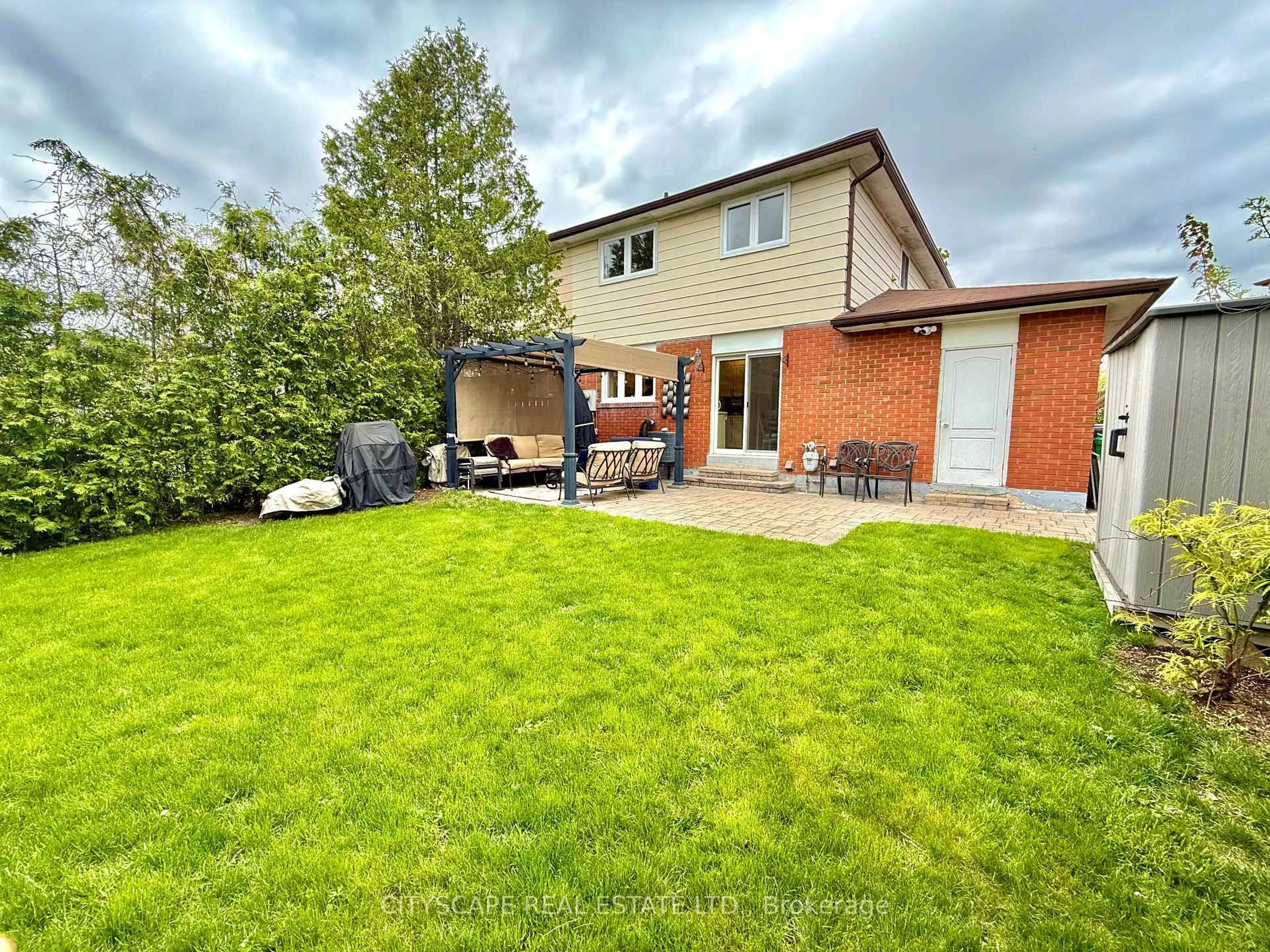 A pic from outside/outdoor area/front of a property/back of a property/a pic from drone, street for 3376 Frobex Crt, Mississauga Ontario L5C 2B5