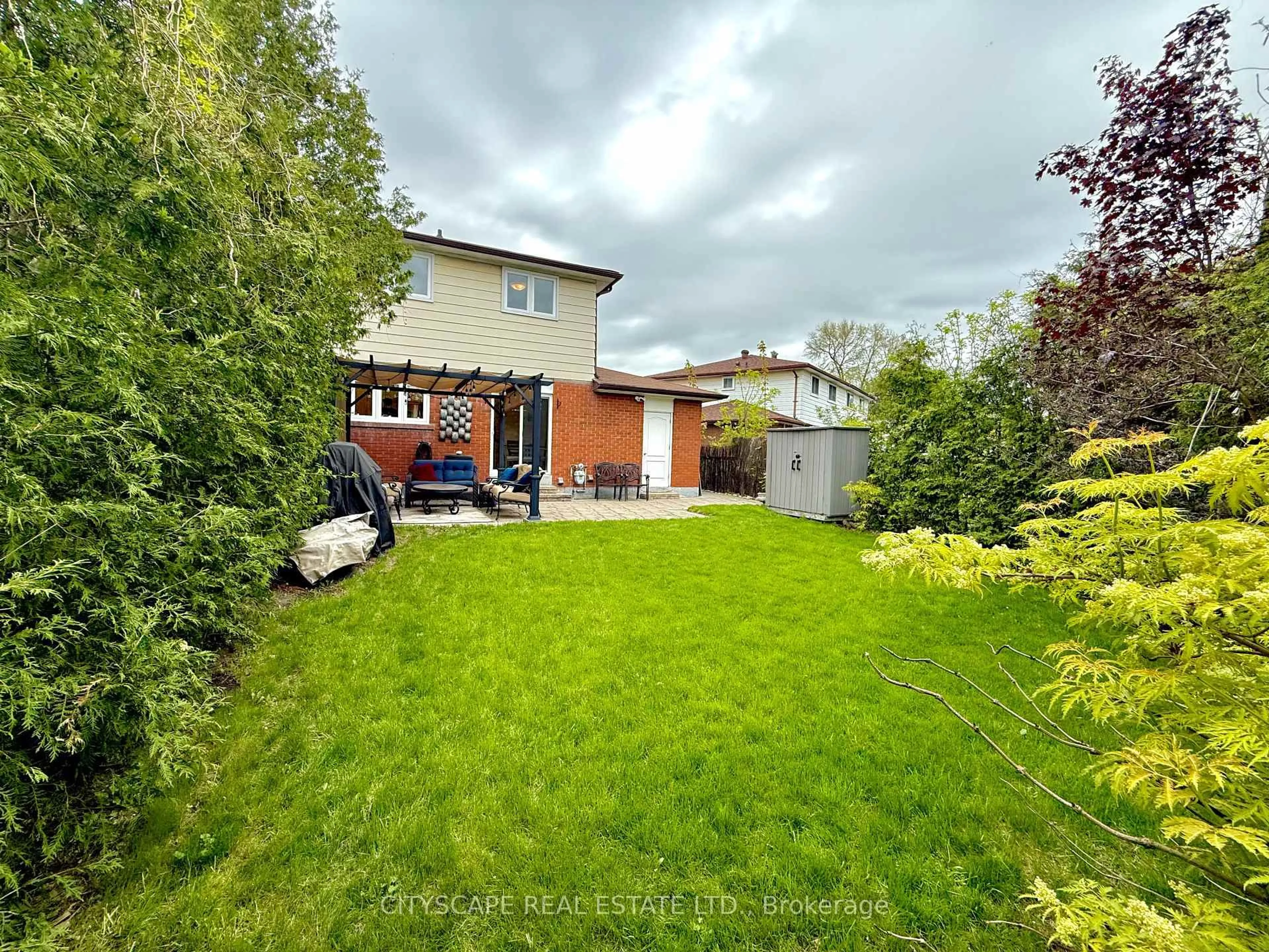 A pic from outside/outdoor area/front of a property/back of a property/a pic from drone, street for 3376 Frobex Crt, Mississauga Ontario L5C 2B5