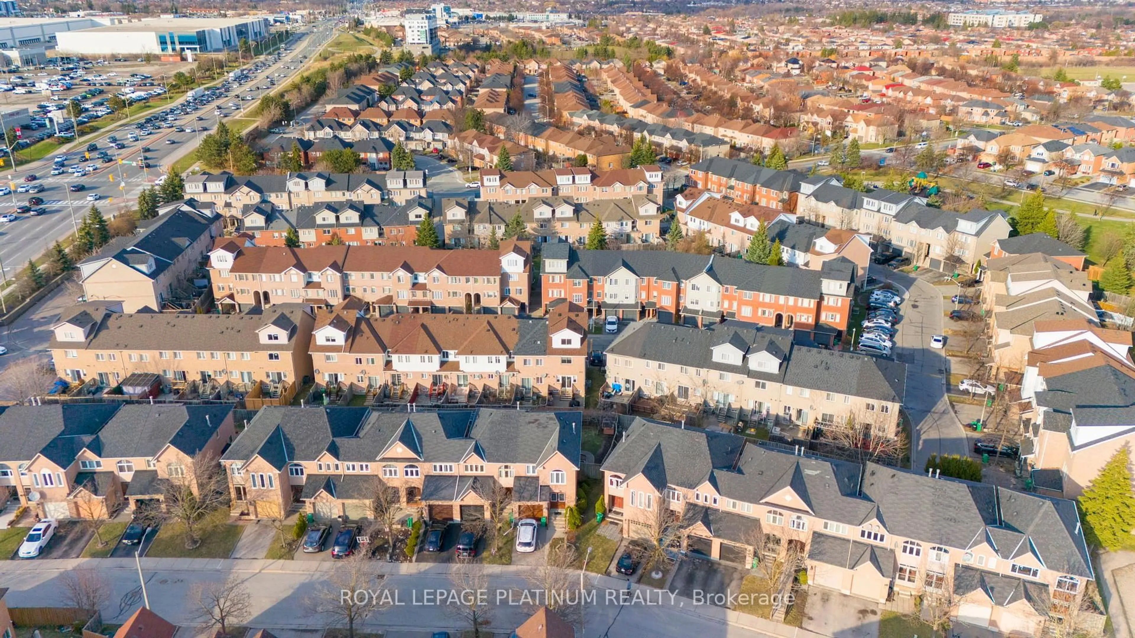 A pic from outside/outdoor area/front of a property/back of a property/a pic from drone, city buildings view from balcony for 41 Spadina Rd, Brampton Ontario L6X 4X6