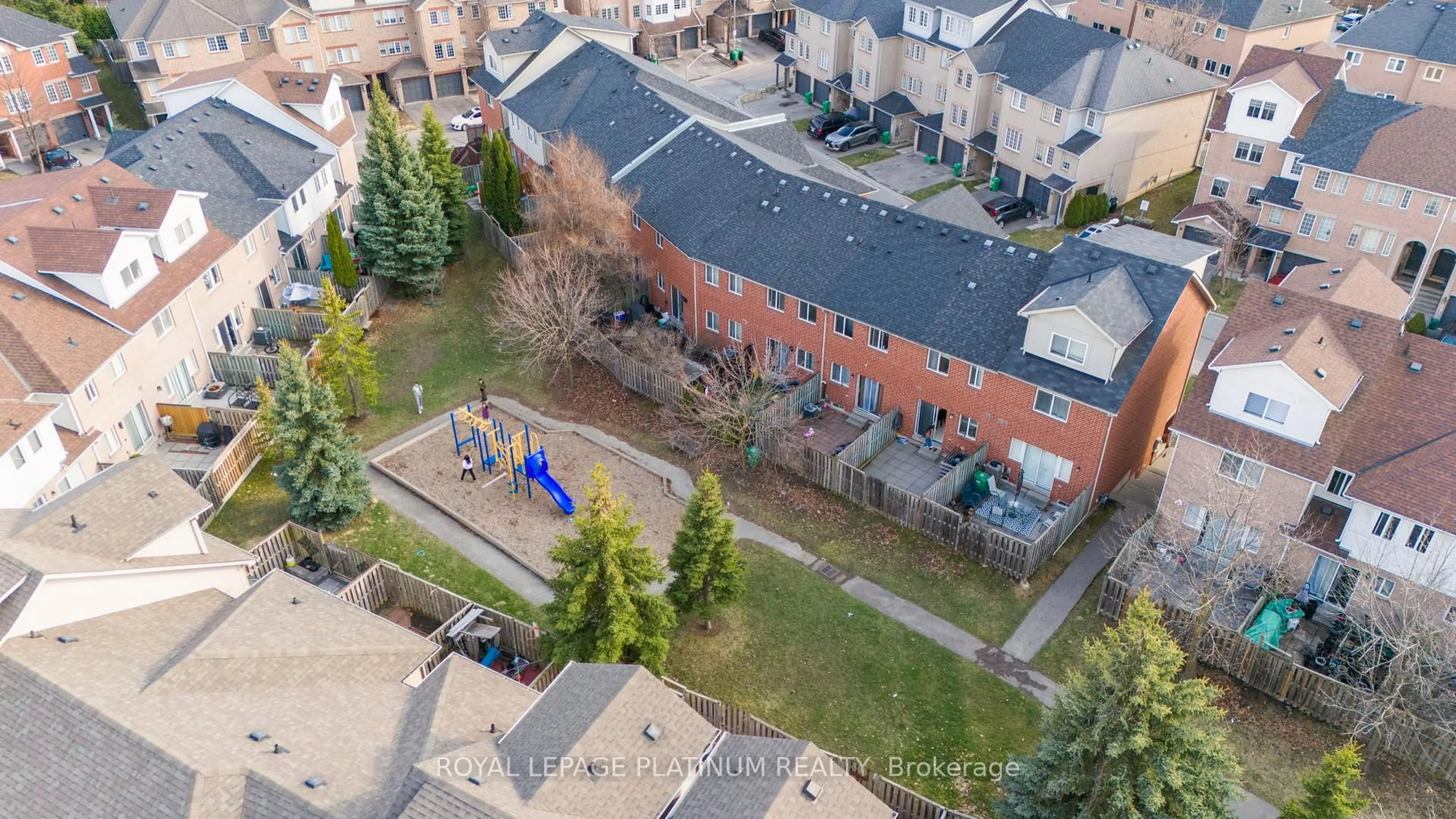 A pic from outside/outdoor area/front of a property/back of a property/a pic from drone, city buildings view from balcony for 41 Spadina Rd, Brampton Ontario L6X 4X6