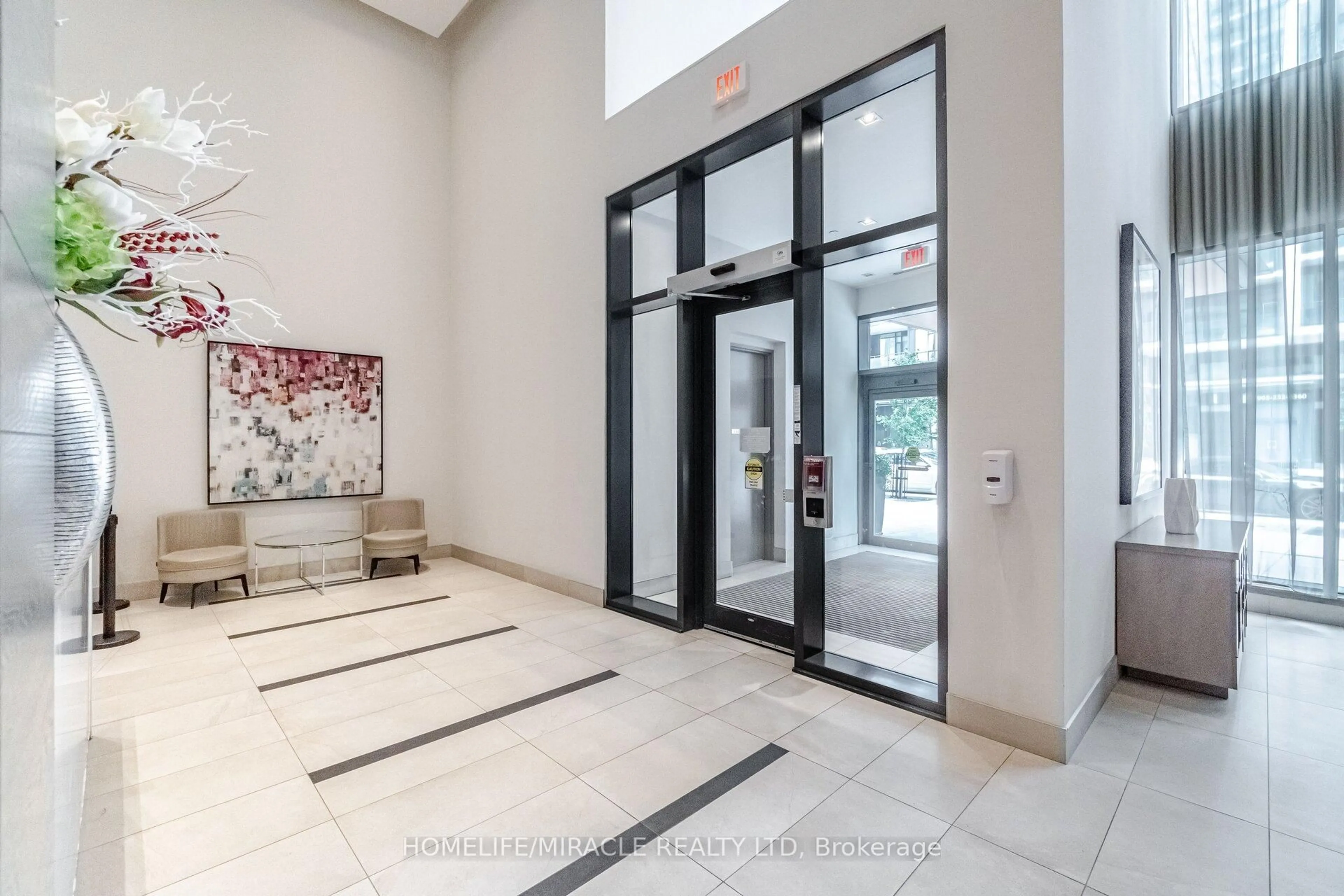 Indoor foyer for 510 Curran Pl #4105, Mississauga Ontario L5B 0J8