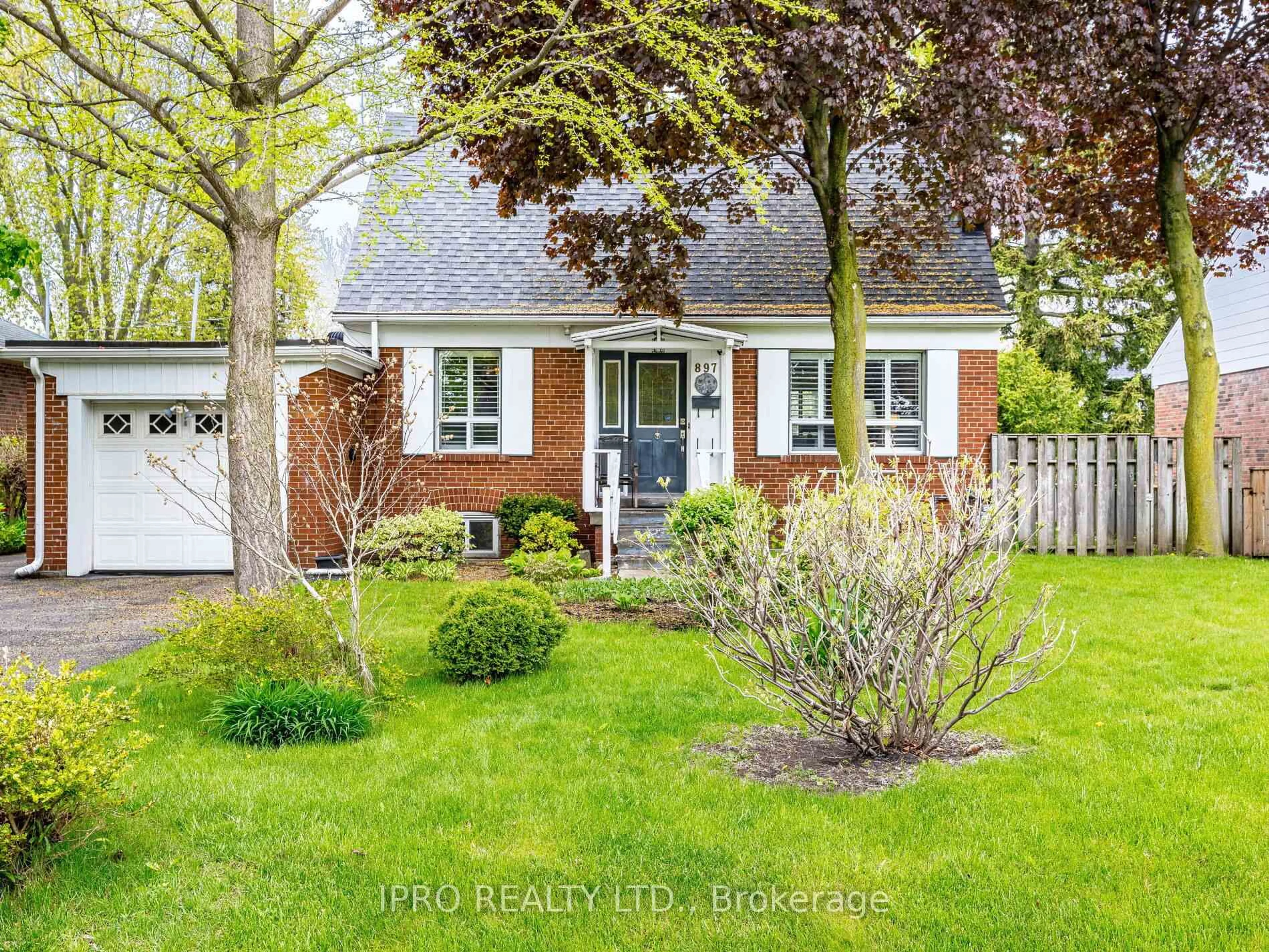 Home with brick exterior material, street for 897 Johnathan Dr, Mississauga Ontario L4Y 1J7