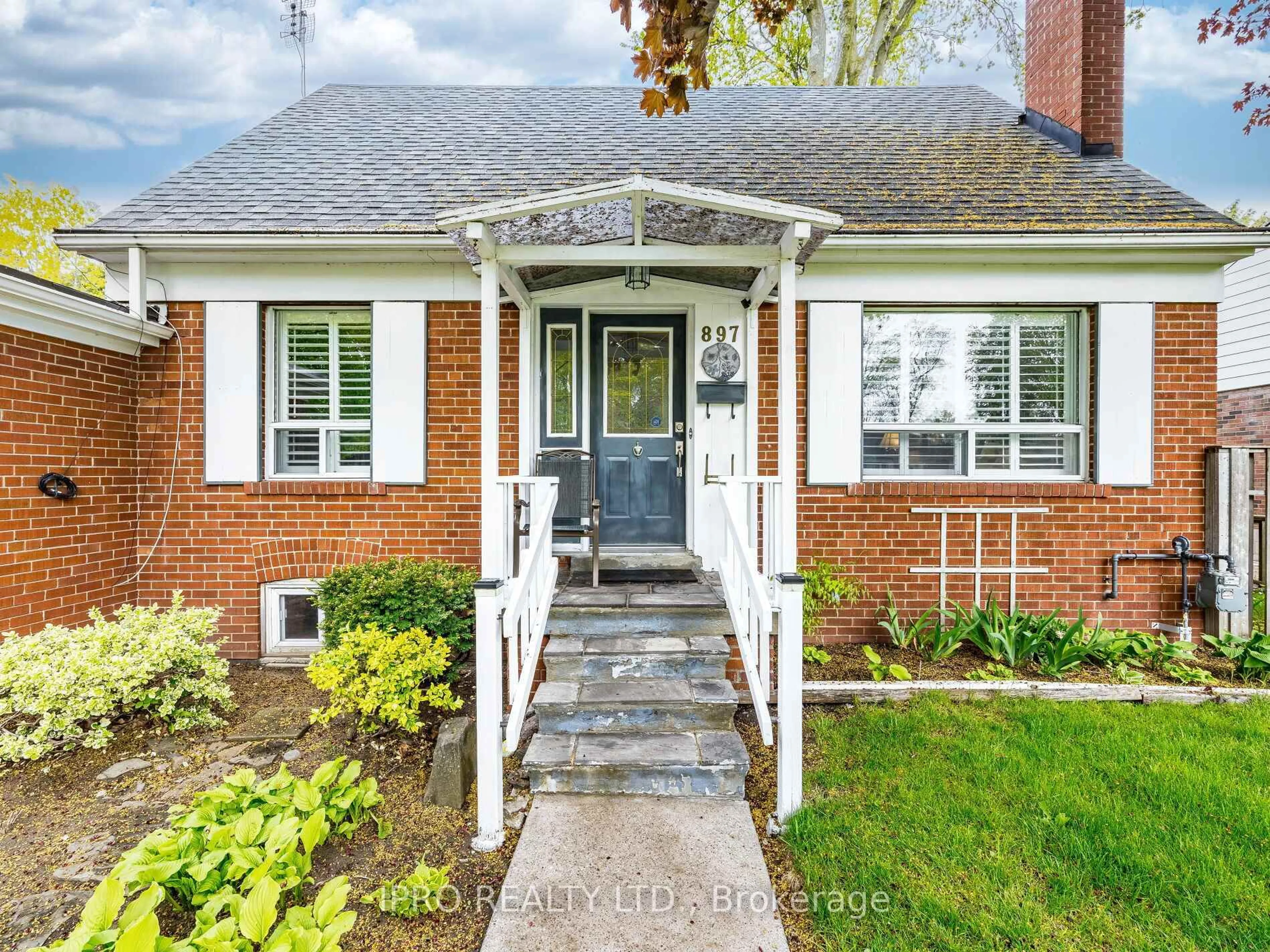 Home with brick exterior material, street for 897 Johnathan Dr, Mississauga Ontario L4Y 1J7