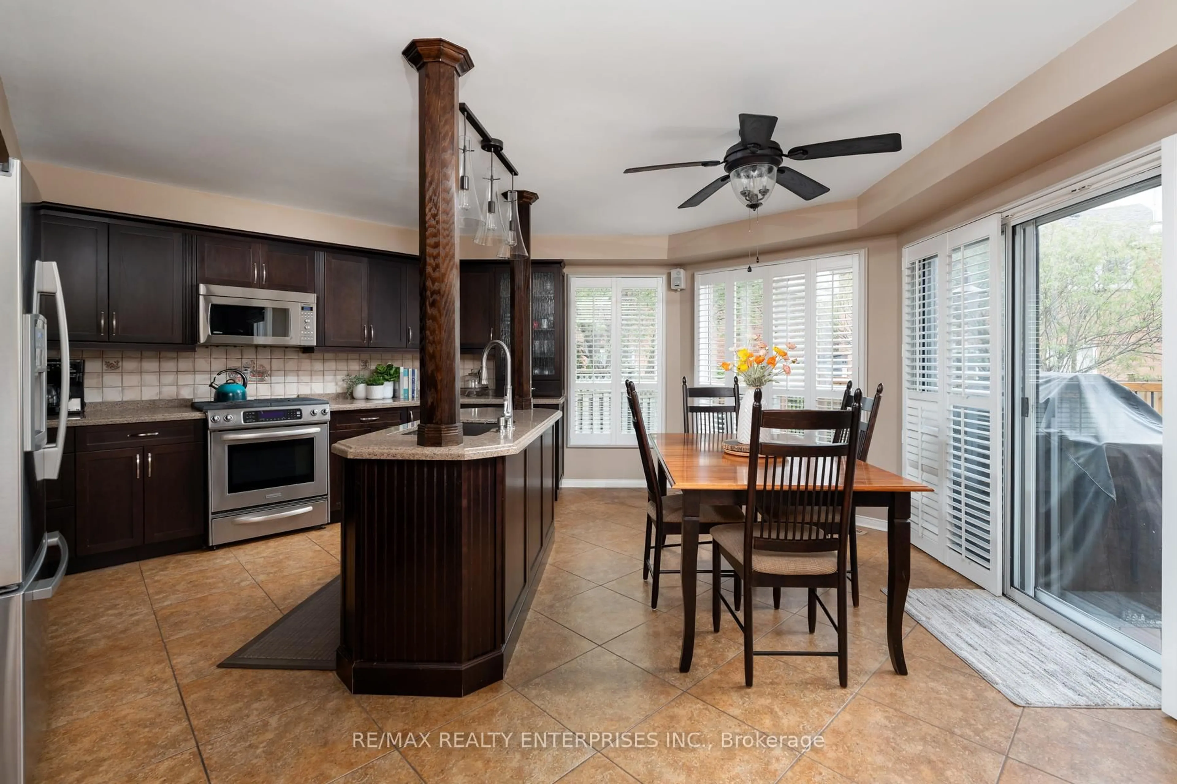 Open concept kitchen, ceramic/tile floor for 3397 Water Lily Crt, Mississauga Ontario L5N 6B5