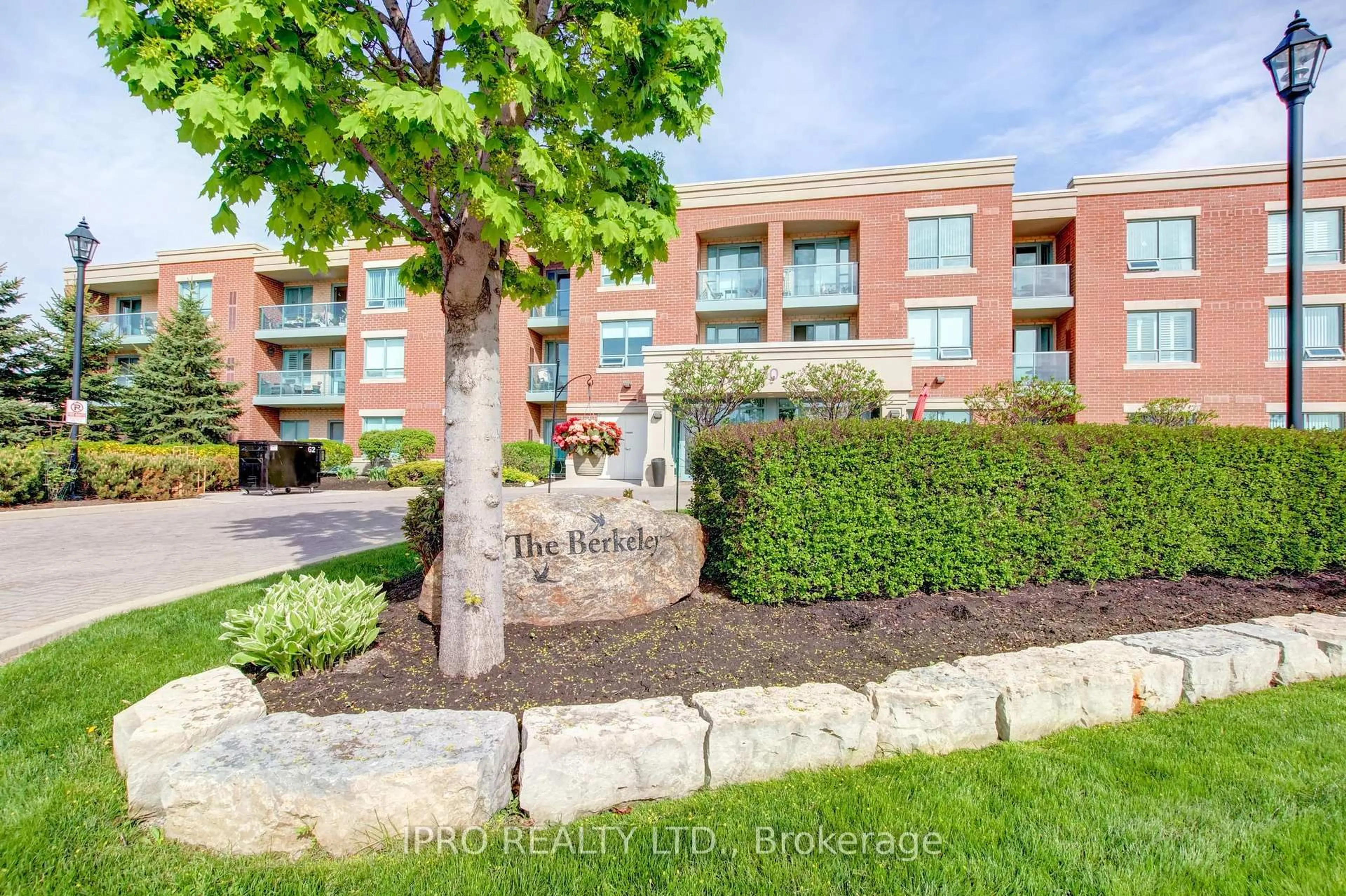 Patio, building for 60 Via Rosedale N/A #215, Brampton Ontario L6R 3X6
