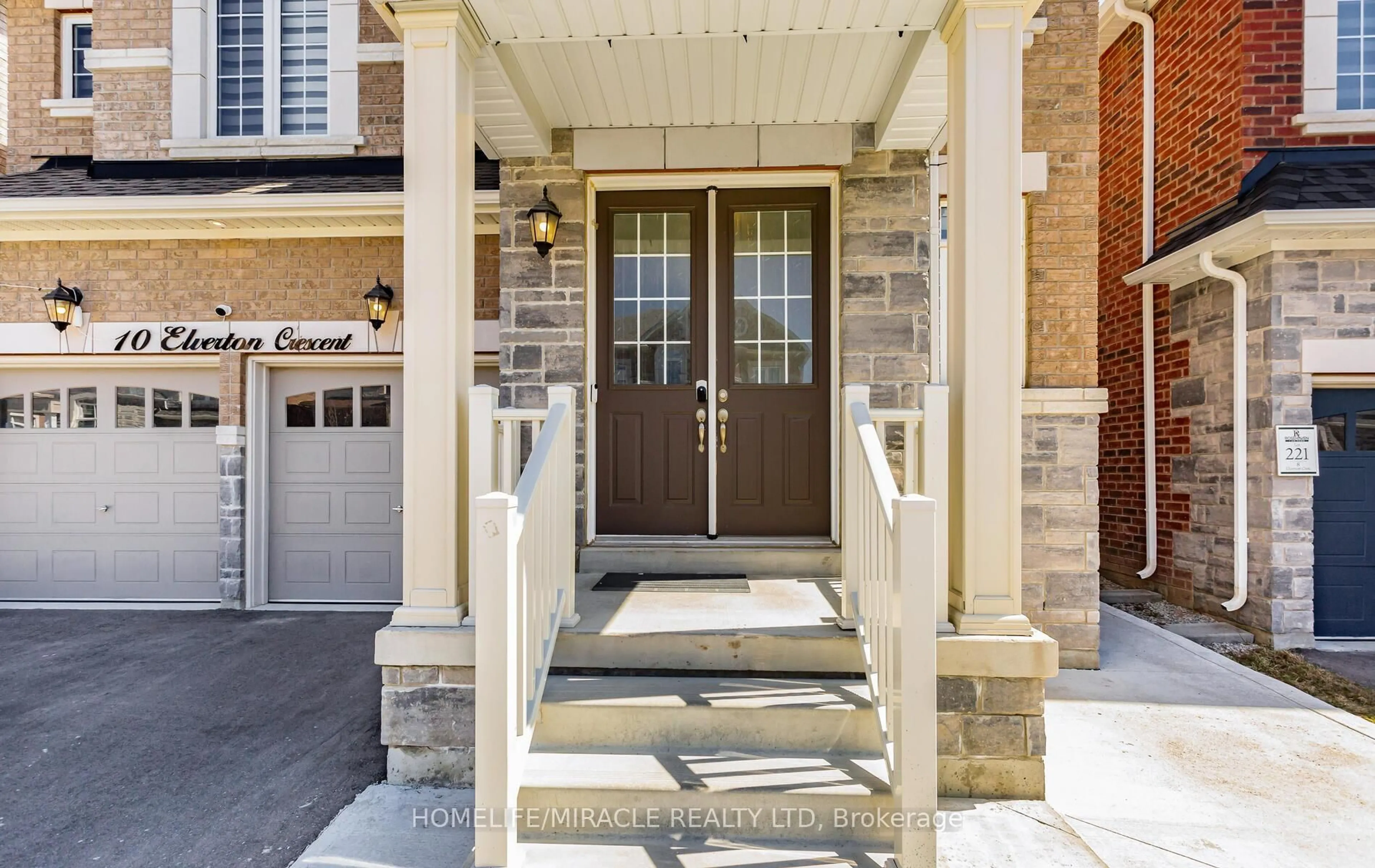 Indoor entryway for 10 Elverton Cres, Brampton Ontario L7A 4Z4