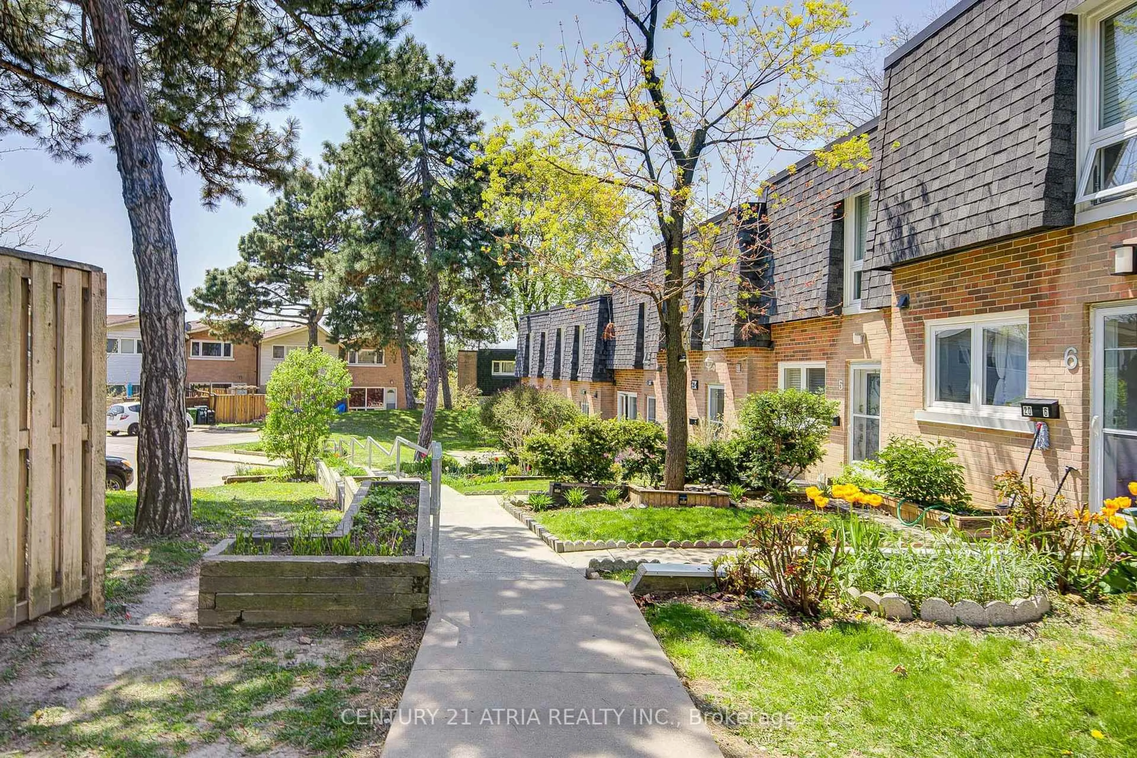 Patio, street for 20 Grandravine Dr #10, Toronto Ontario M3J 1B1