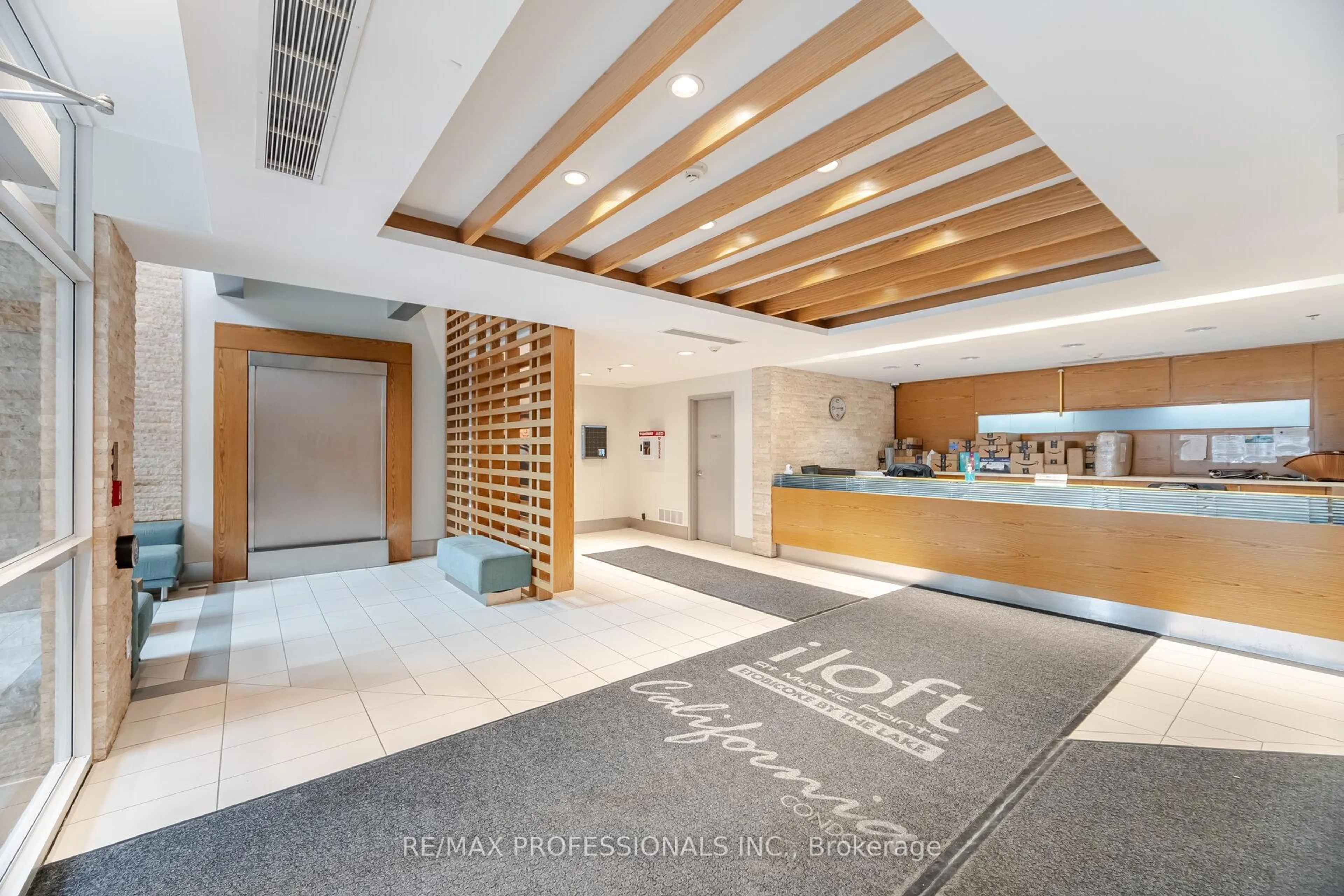 Indoor foyer for 155 Legion Rd #2302, Toronto Ontario M8Y 0A7