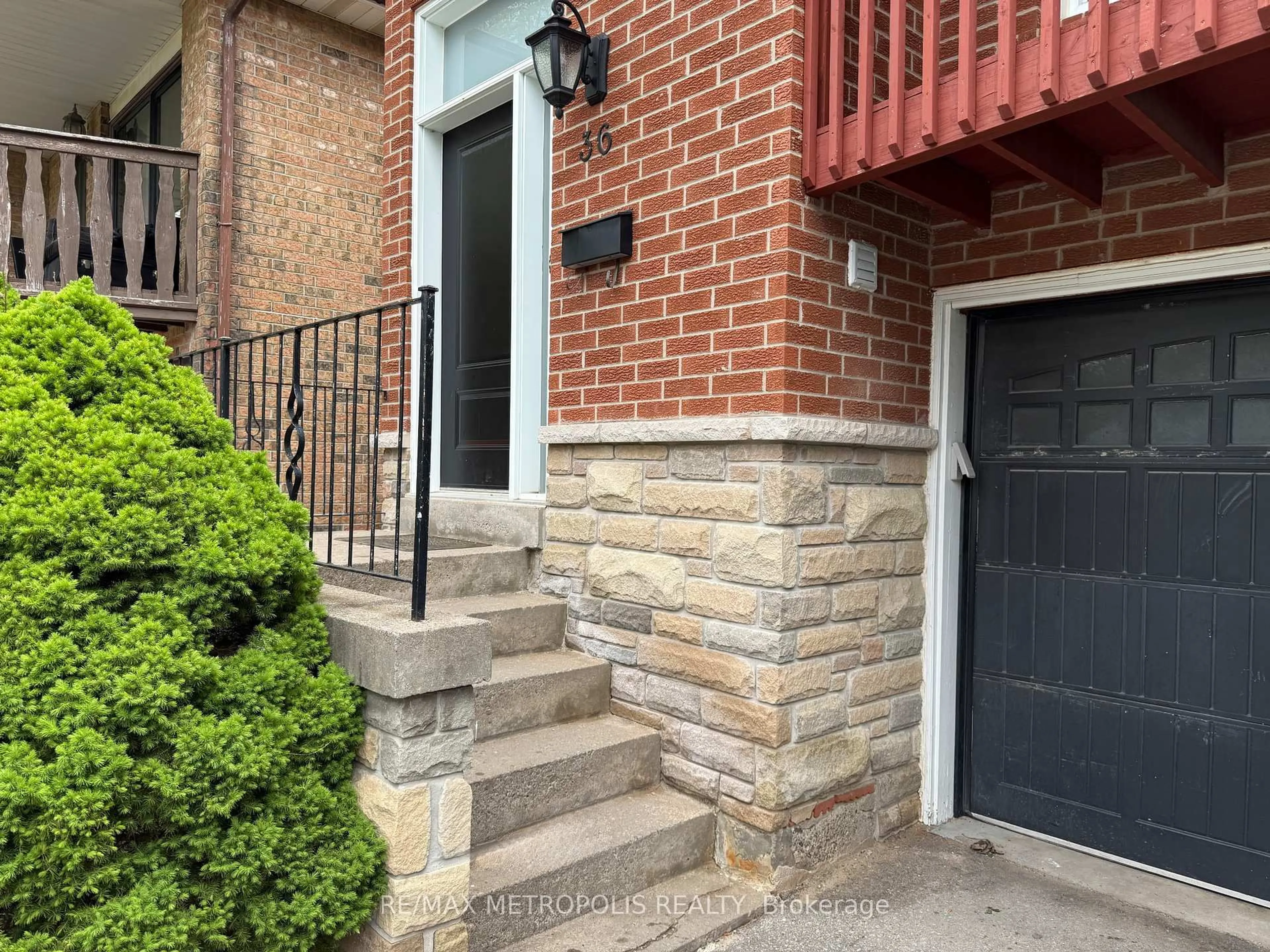 Home with brick exterior material, street for 36 Tanager Sq, Brampton Ontario L6Z 1Z2