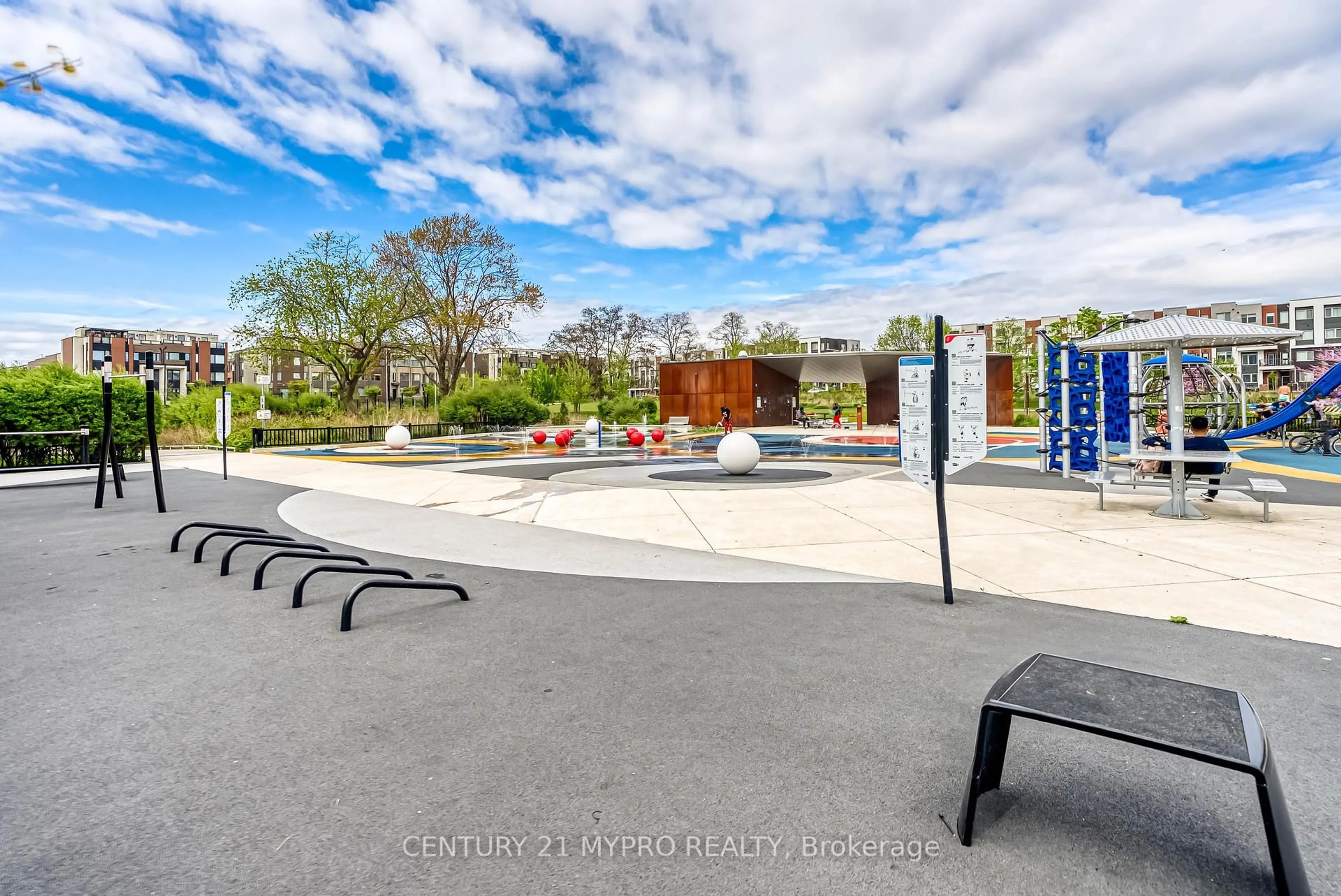 Patio, street for 25 Locust Lodge Gdns, Toronto Ontario M3K 0A9