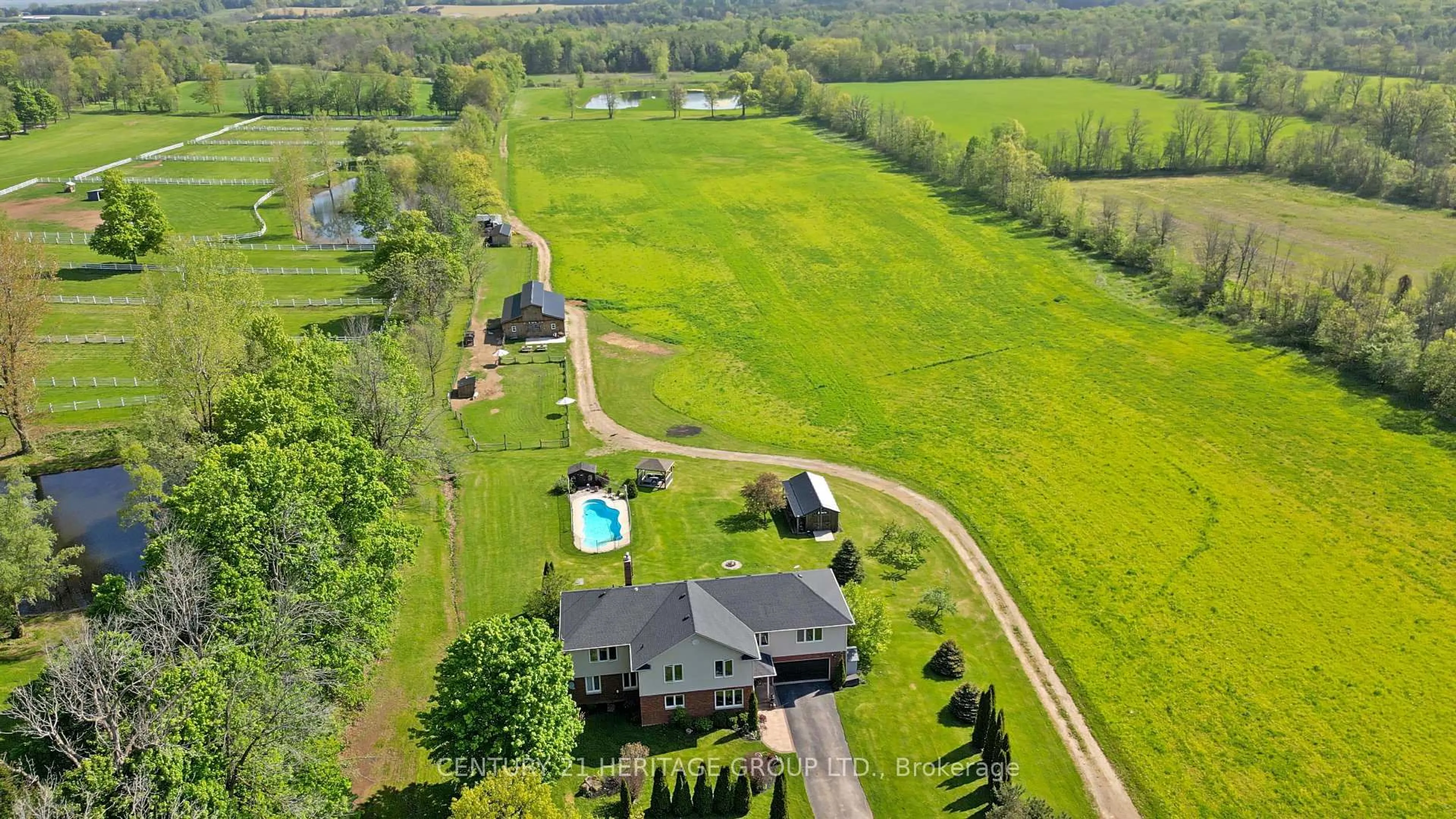 A pic from outside/outdoor area/front of a property/back of a property/a pic from drone, water/lake/river/ocean view for 5489 Milburough Line, Burlington Ontario L7P 0C6