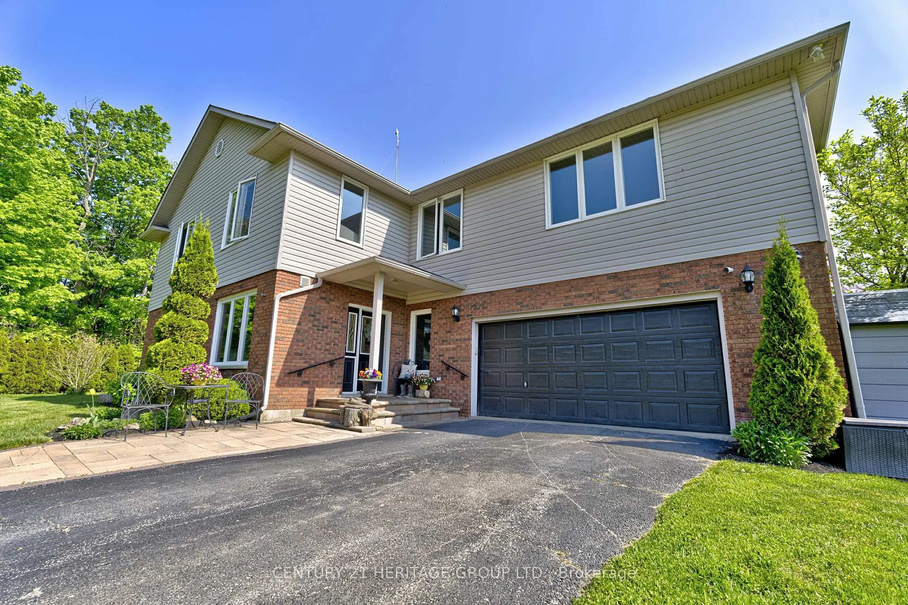 Home with brick exterior material, street for 5489 Milburough Line, Burlington Ontario L7P 0C6