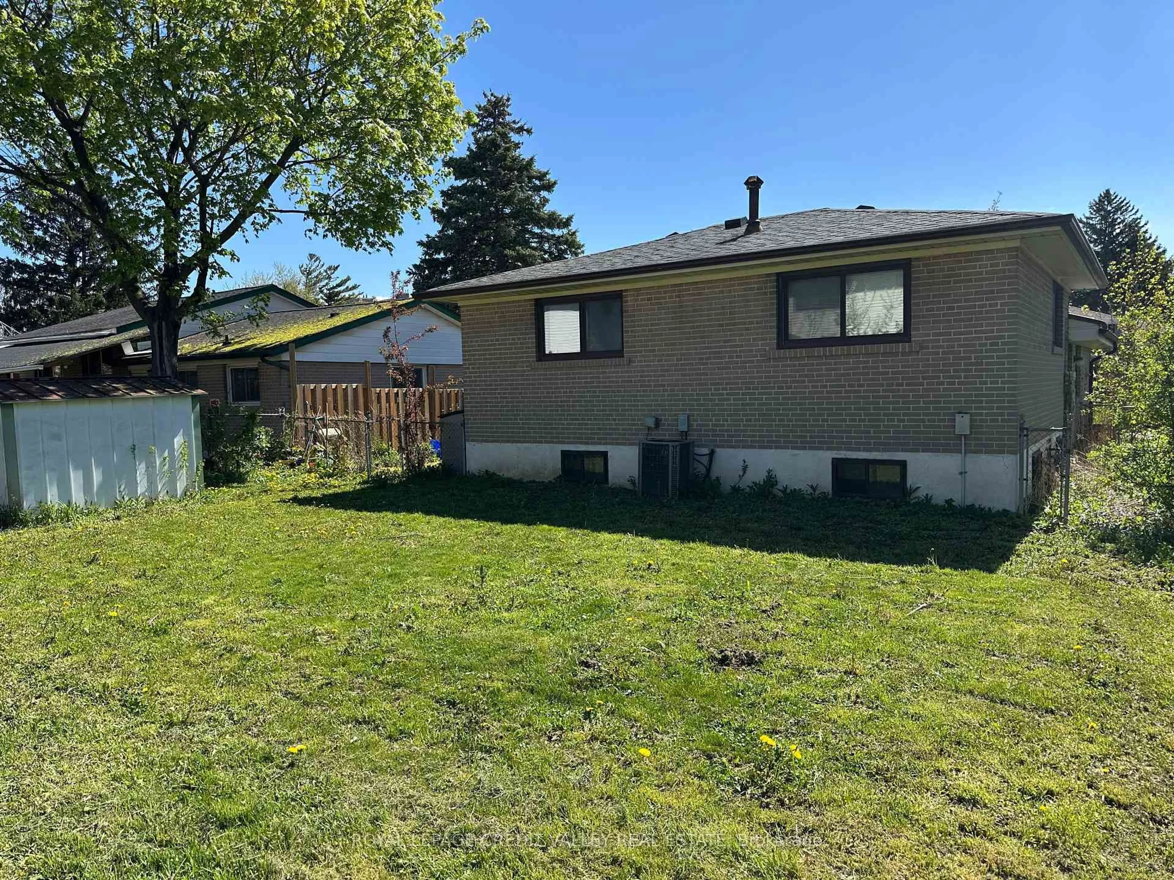 A pic from outside/outdoor area/front of a property/back of a property/a pic from drone, street for 238 Bartley Bull Pkwy, Brampton Ontario L6W 2L1