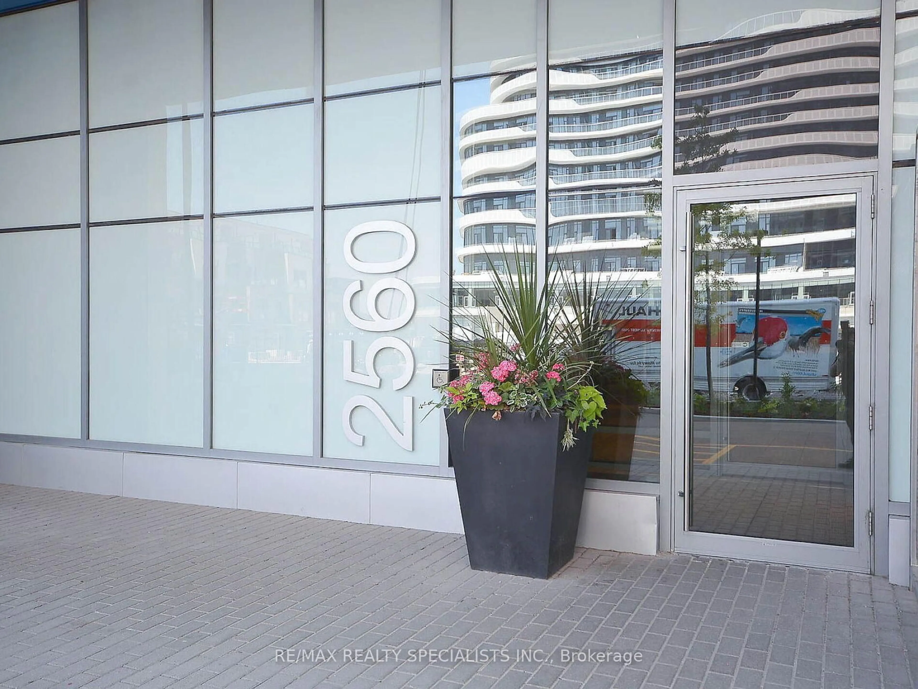 Indoor foyer for 2560 Eglinton Ave #1902, Mississauga Ontario L5M 0Y3