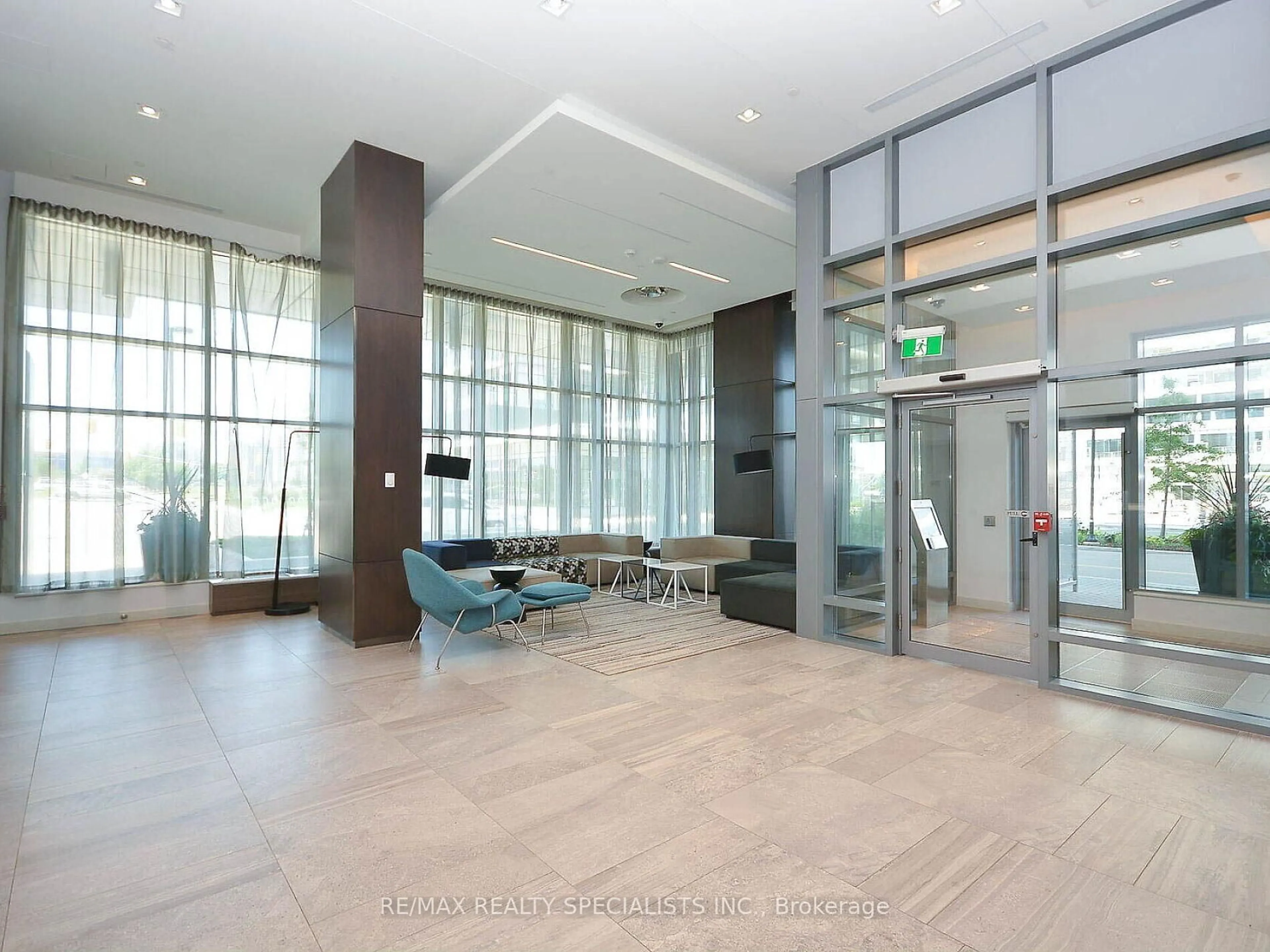 Indoor foyer for 2560 Eglinton Ave #1902, Mississauga Ontario L5M 0Y3