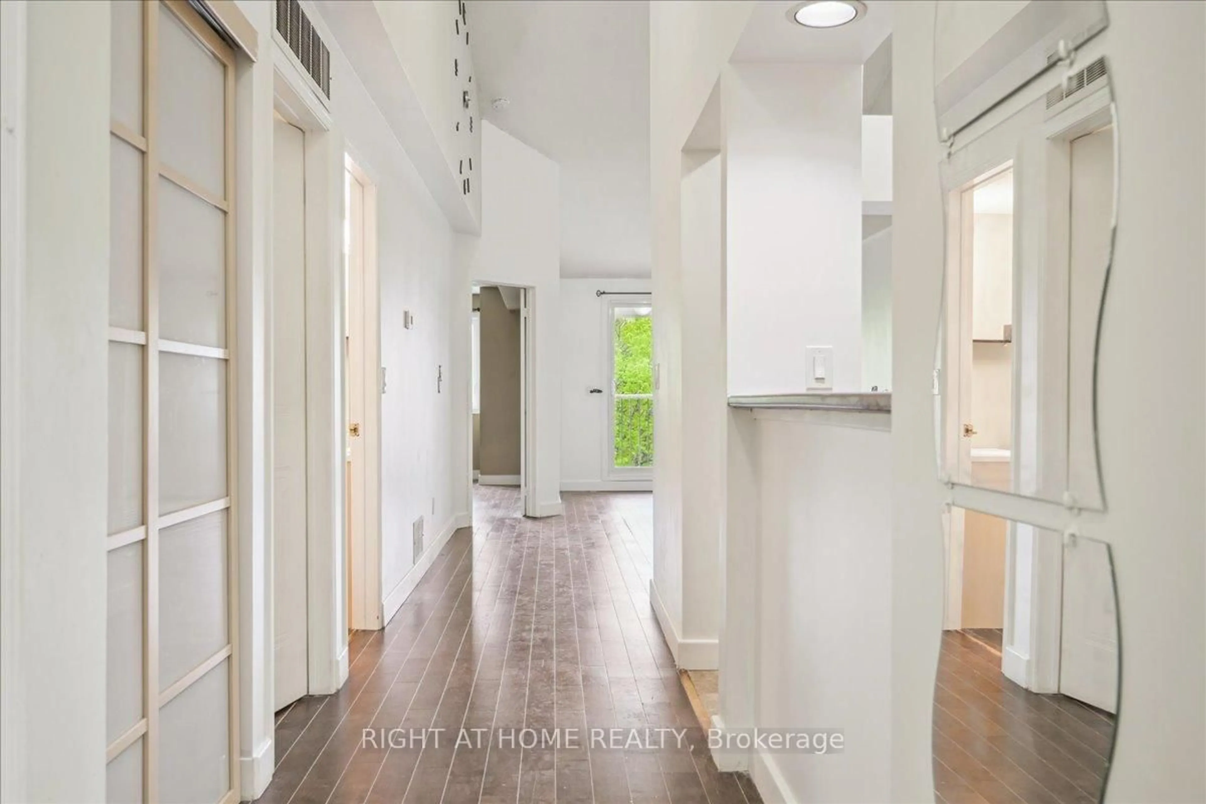 Indoor entryway for 65 Bristol Rd #229, Mississauga Ontario L4Z 3P1