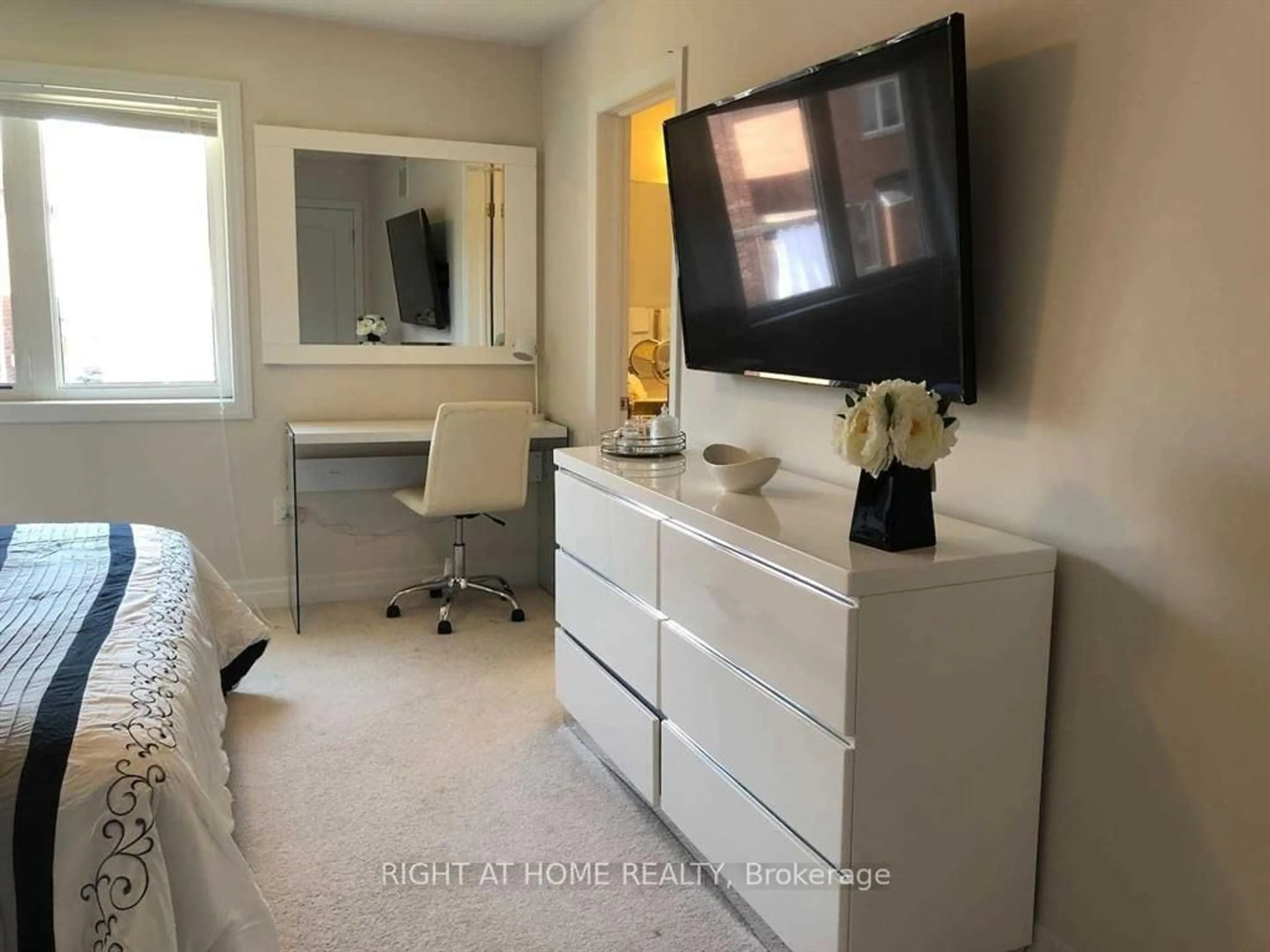 A pic of a room for 933 Asleton Blvd, Milton Ontario L9T 8R8