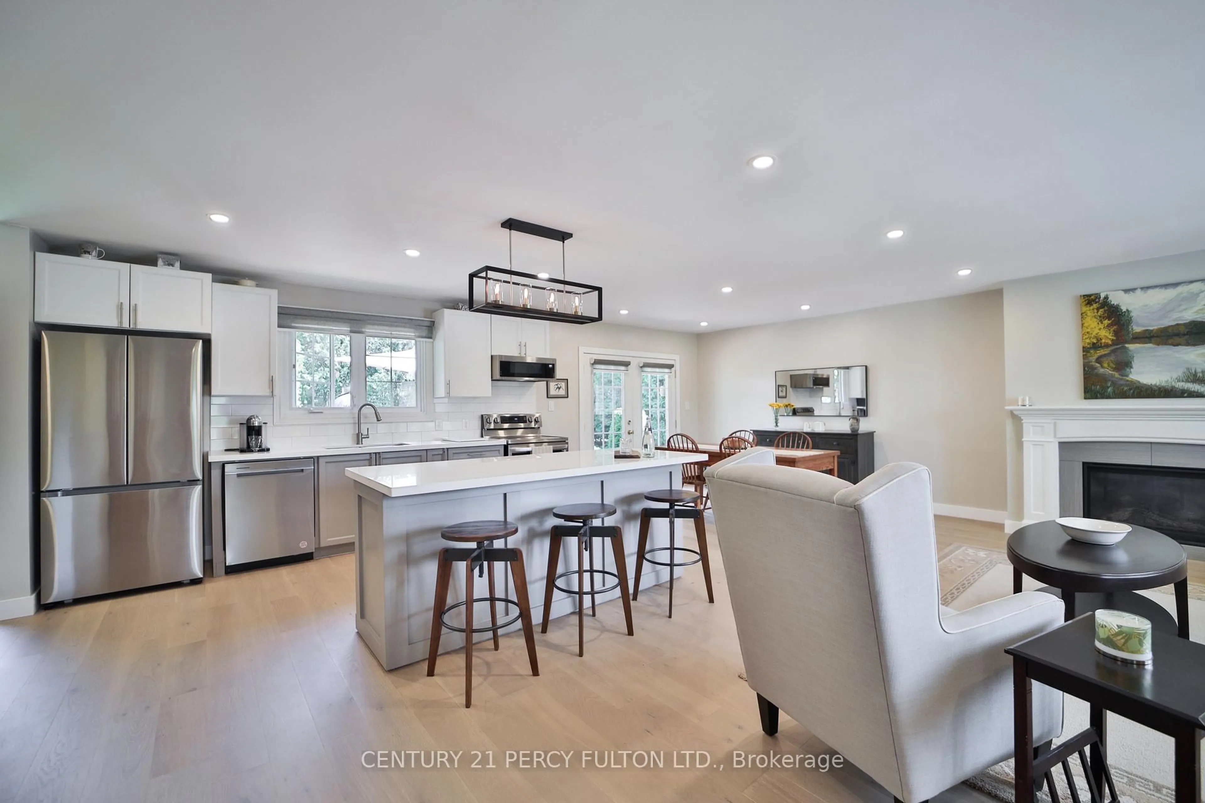 Open concept kitchen, ceramic/tile floor for 1520 Rebecca St, Oakville Ontario L6L 1Z7