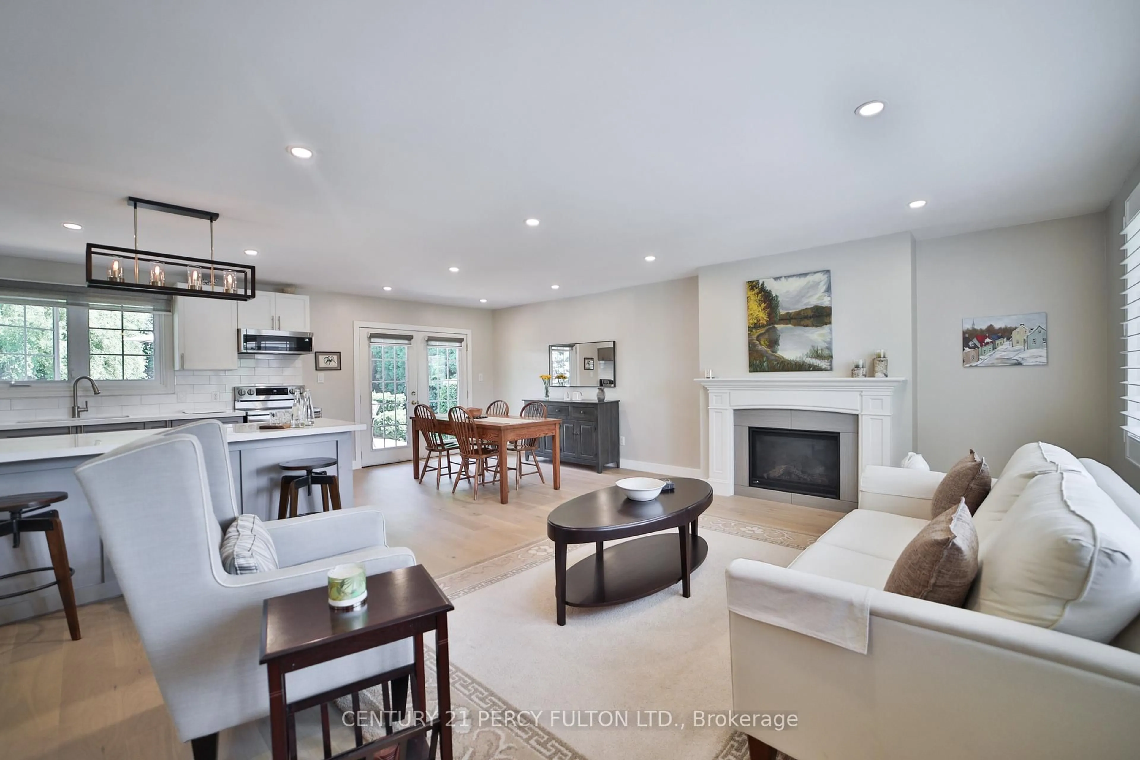 Open concept kitchen, ceramic/tile floor for 1520 Rebecca St, Oakville Ontario L6L 1Z7
