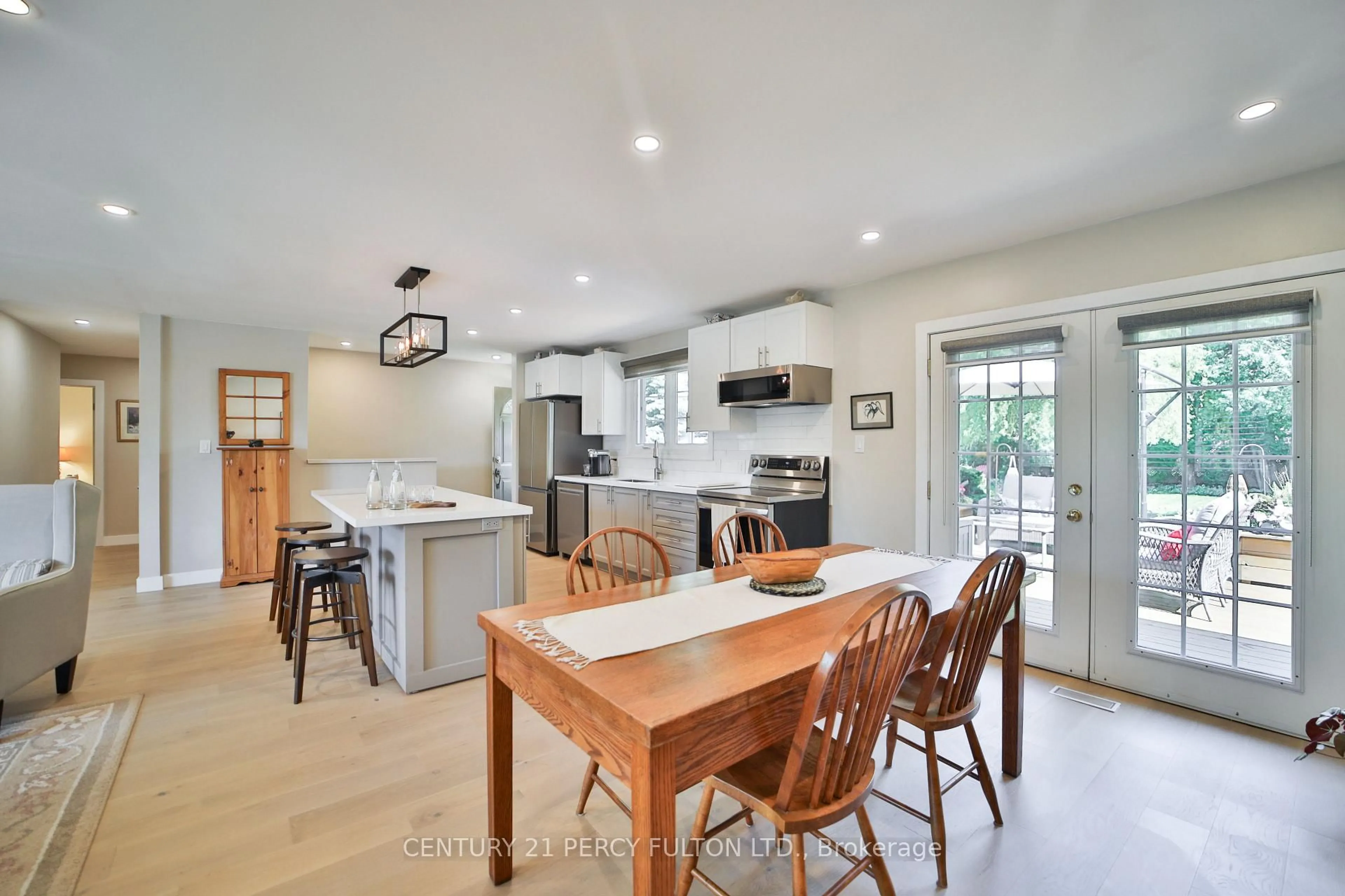 Open concept kitchen, unknown for 1520 Rebecca St, Oakville Ontario L6L 1Z7