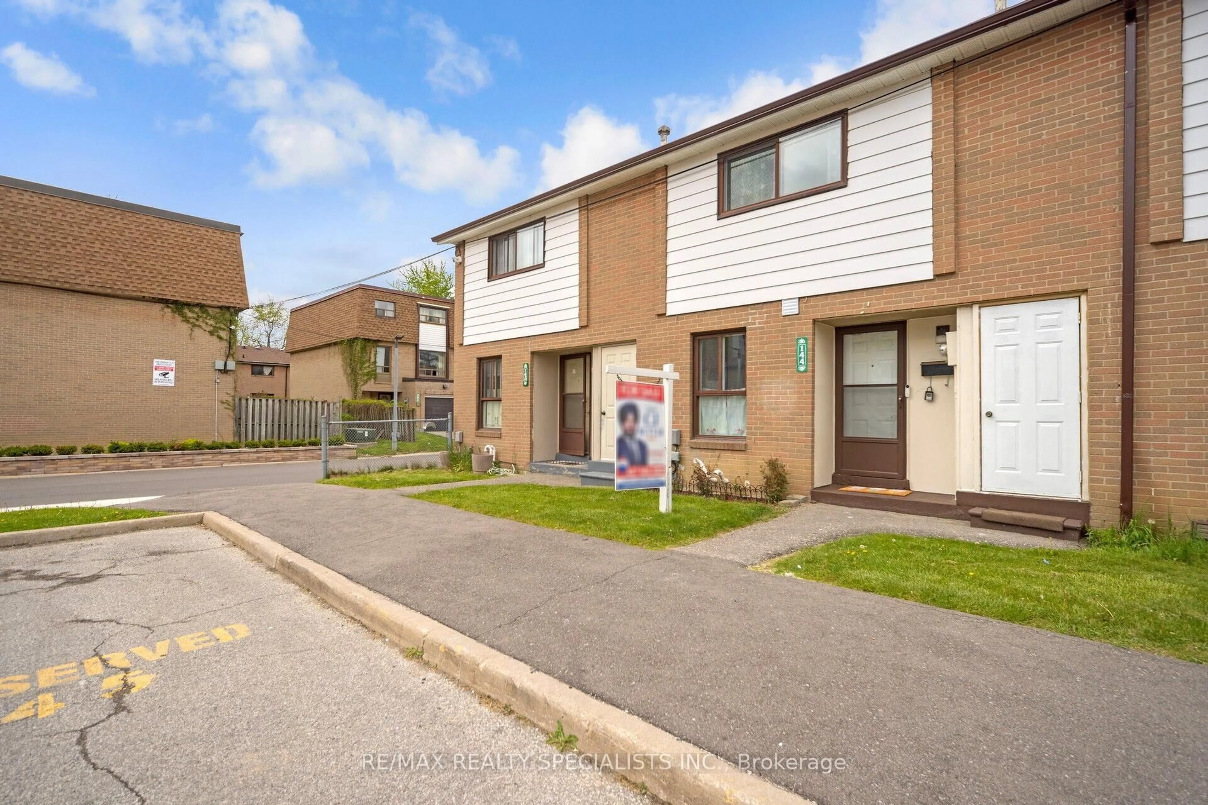 A pic from outside/outdoor area/front of a property/back of a property/a pic from drone, street for 144 Fleetwood Cres, Brampton Ontario L6T 2E6