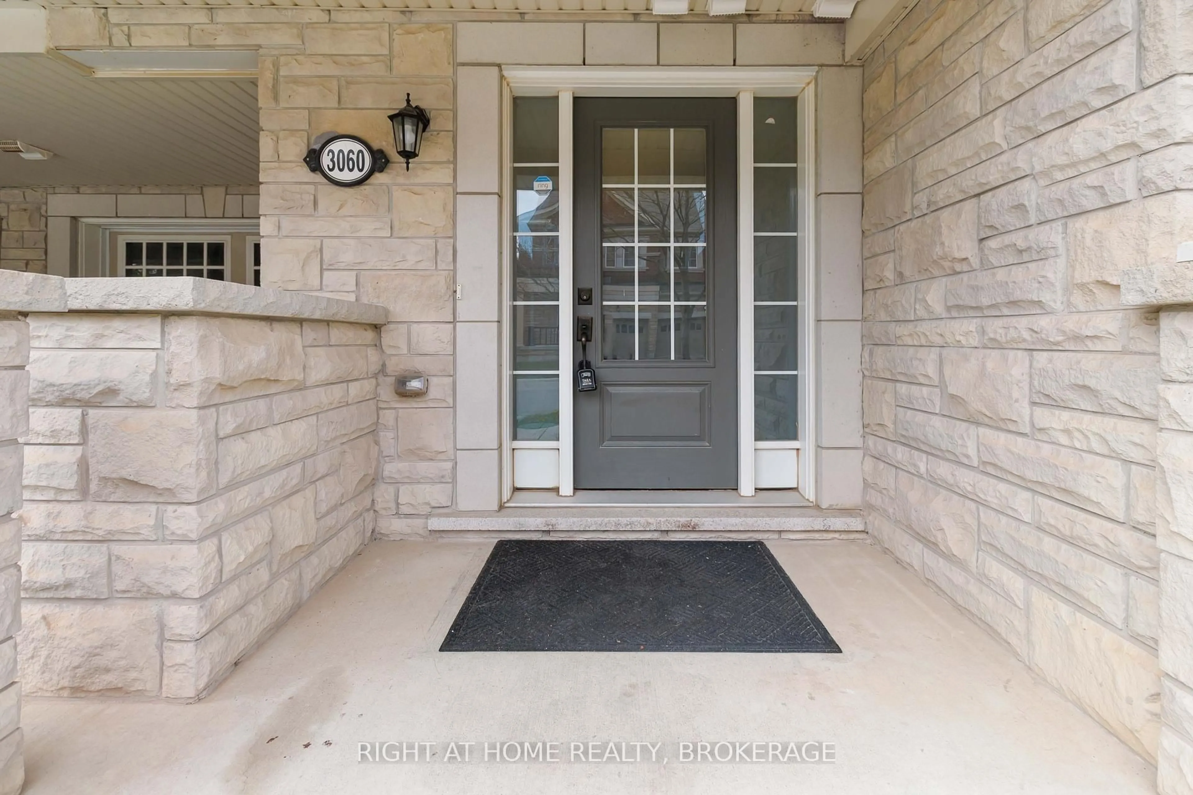 Indoor entryway for 3060 Gardenia Gate, Oakville Ontario L6M 0V8