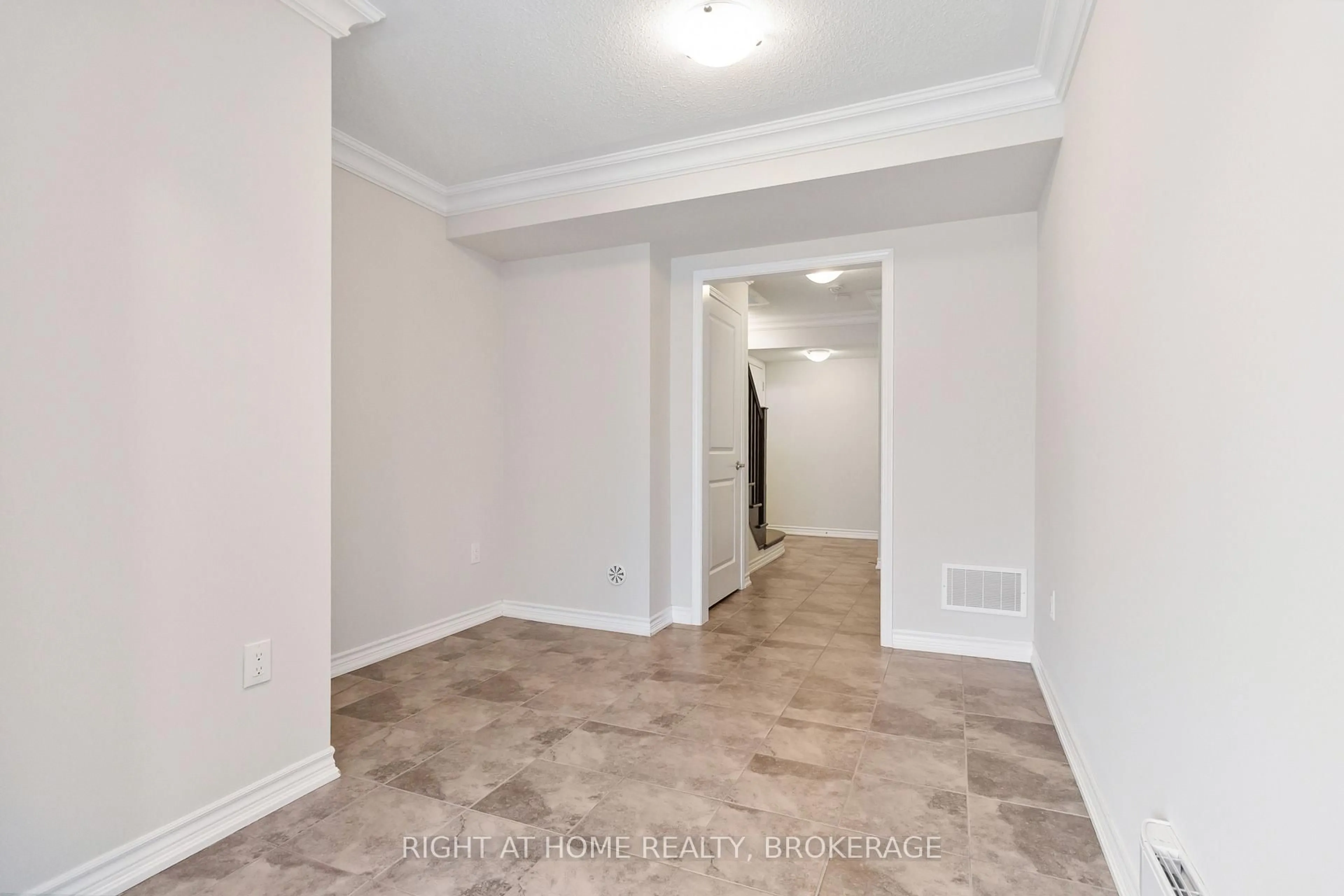 A pic of a room for 3060 Gardenia Gate, Oakville Ontario L6M 0V8