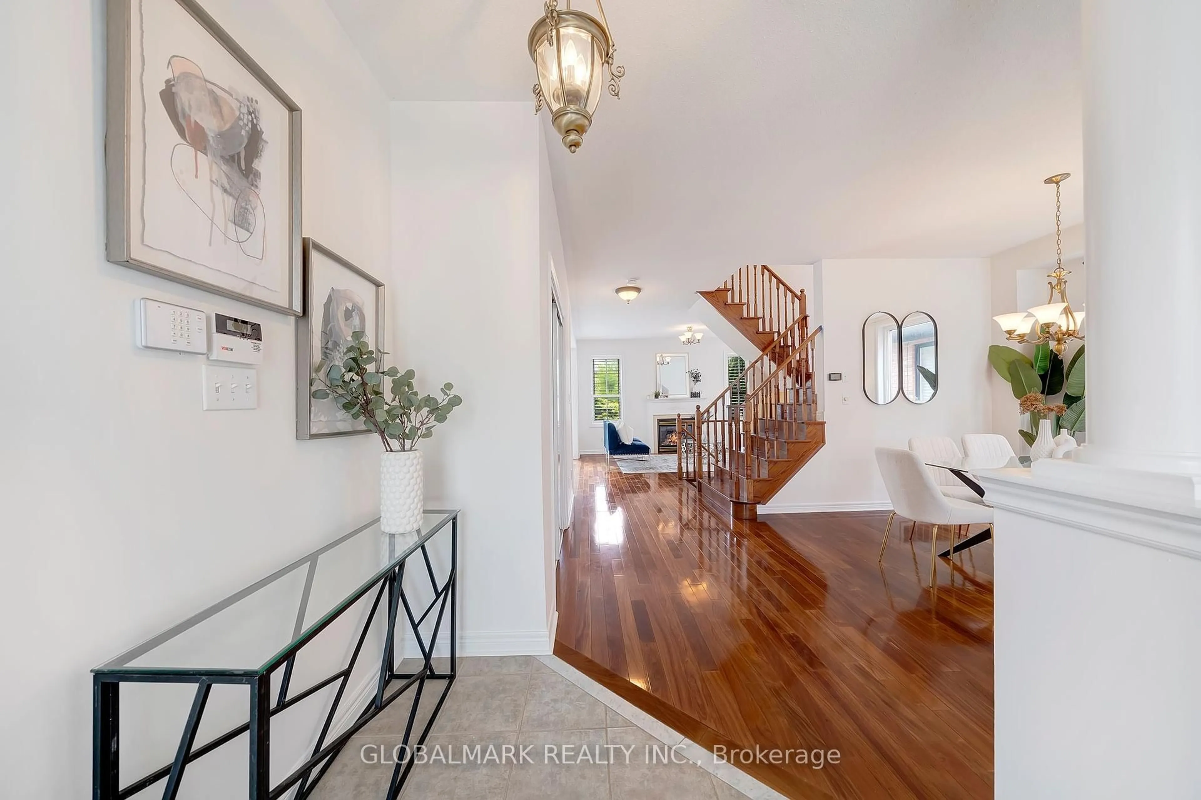Indoor entryway for 2265 Mariposa Rd, Oakville Ontario L6M 4Z8