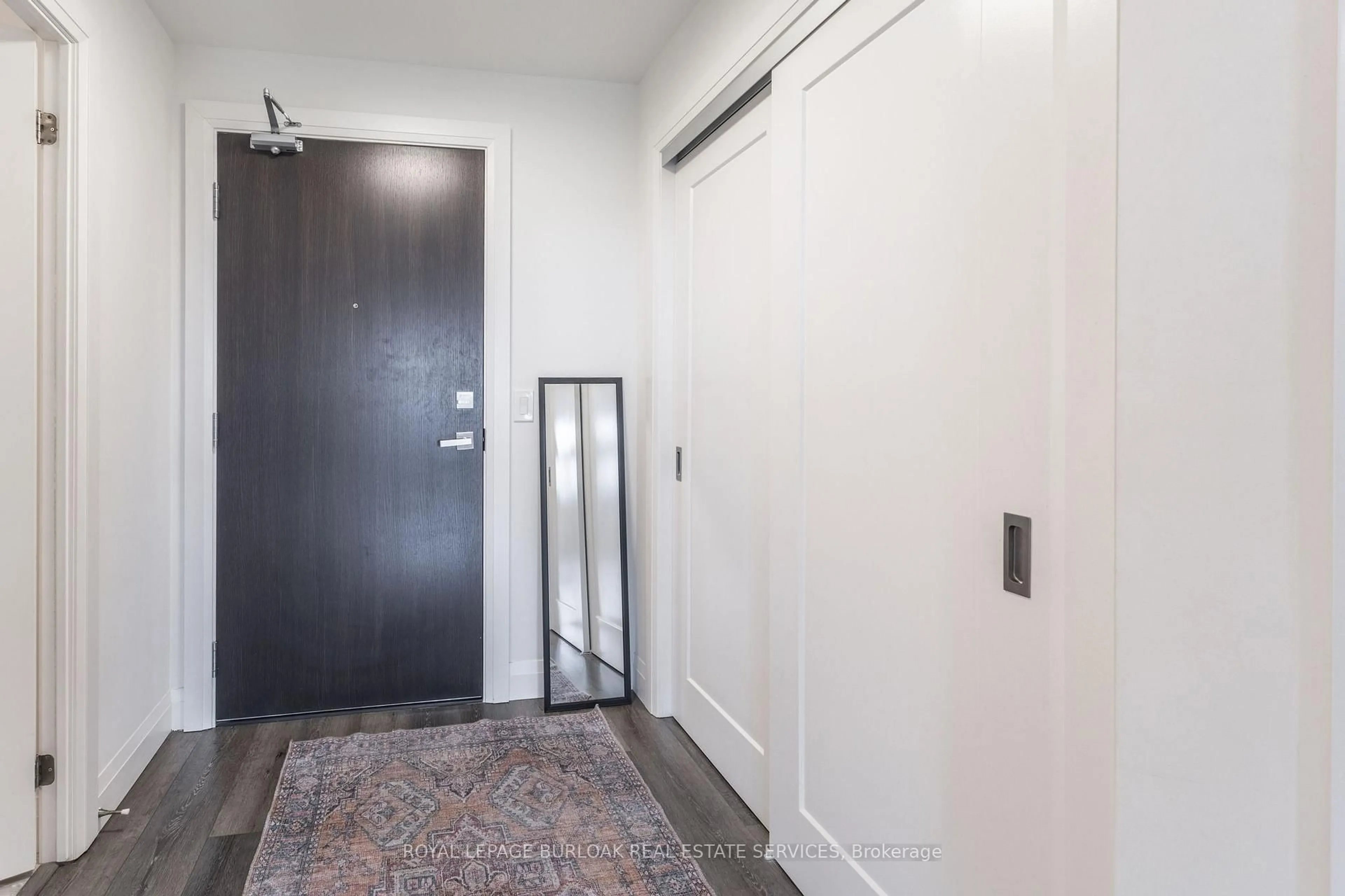 Indoor foyer for 500 Brock Ave #701, Burlington Ontario L7S 0A5